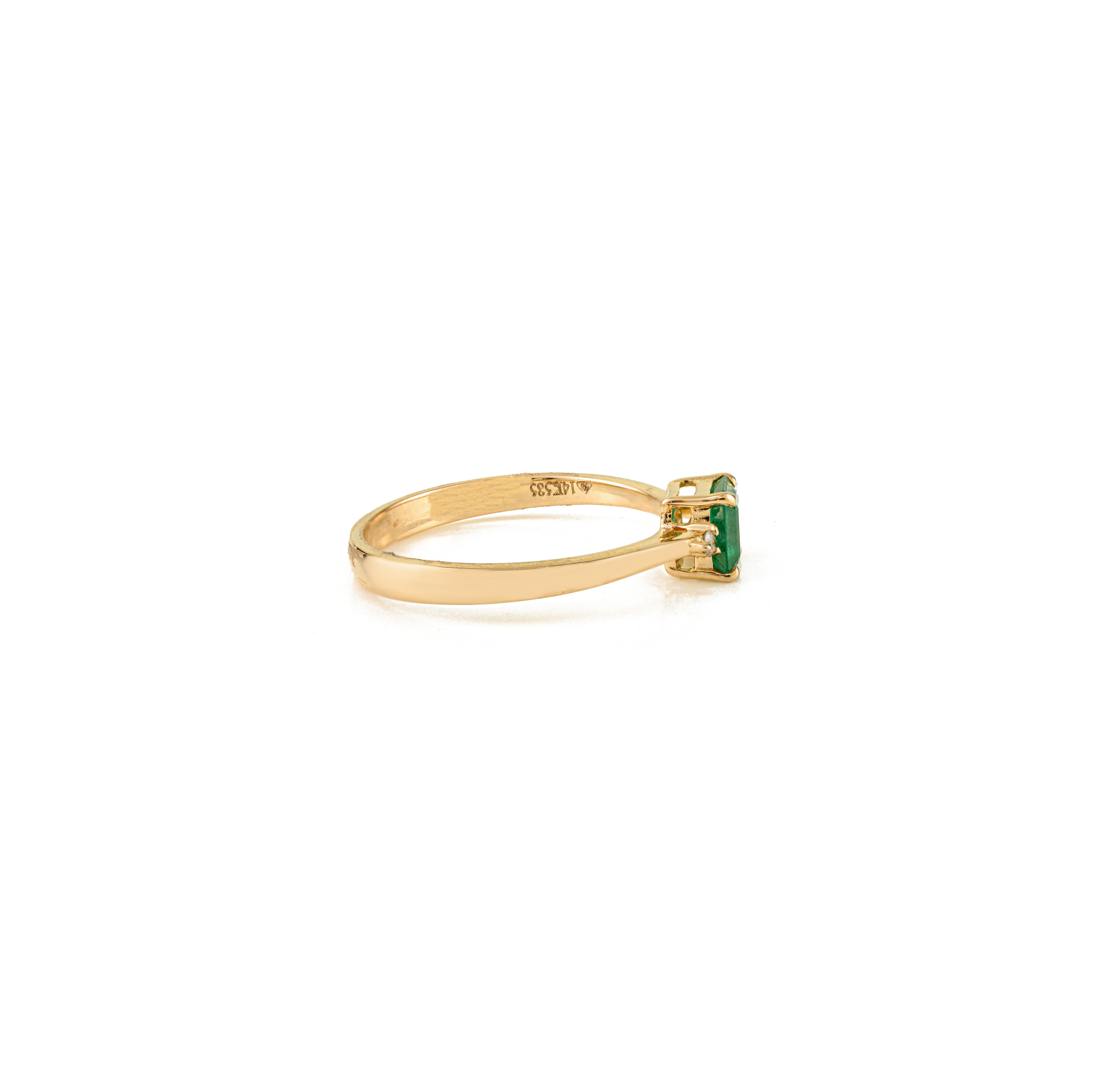 For Sale:  14K Yellow Gold Square Cut Natural Emerald & Diamond Three-Stone Minimalist Ring 7