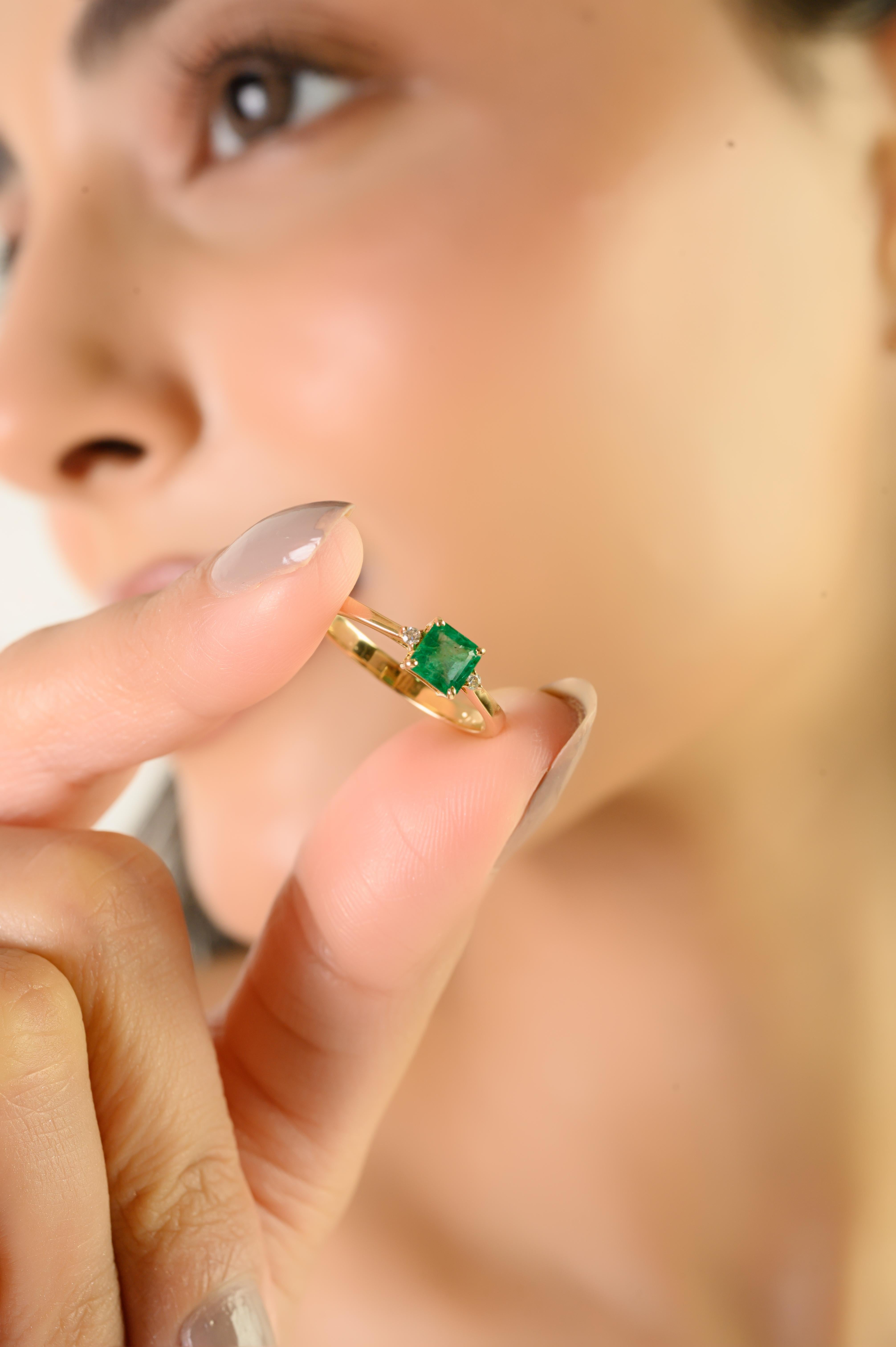 For Sale:  14K Yellow Gold Square Cut Natural Emerald & Diamond Three-Stone Minimalist Ring 8