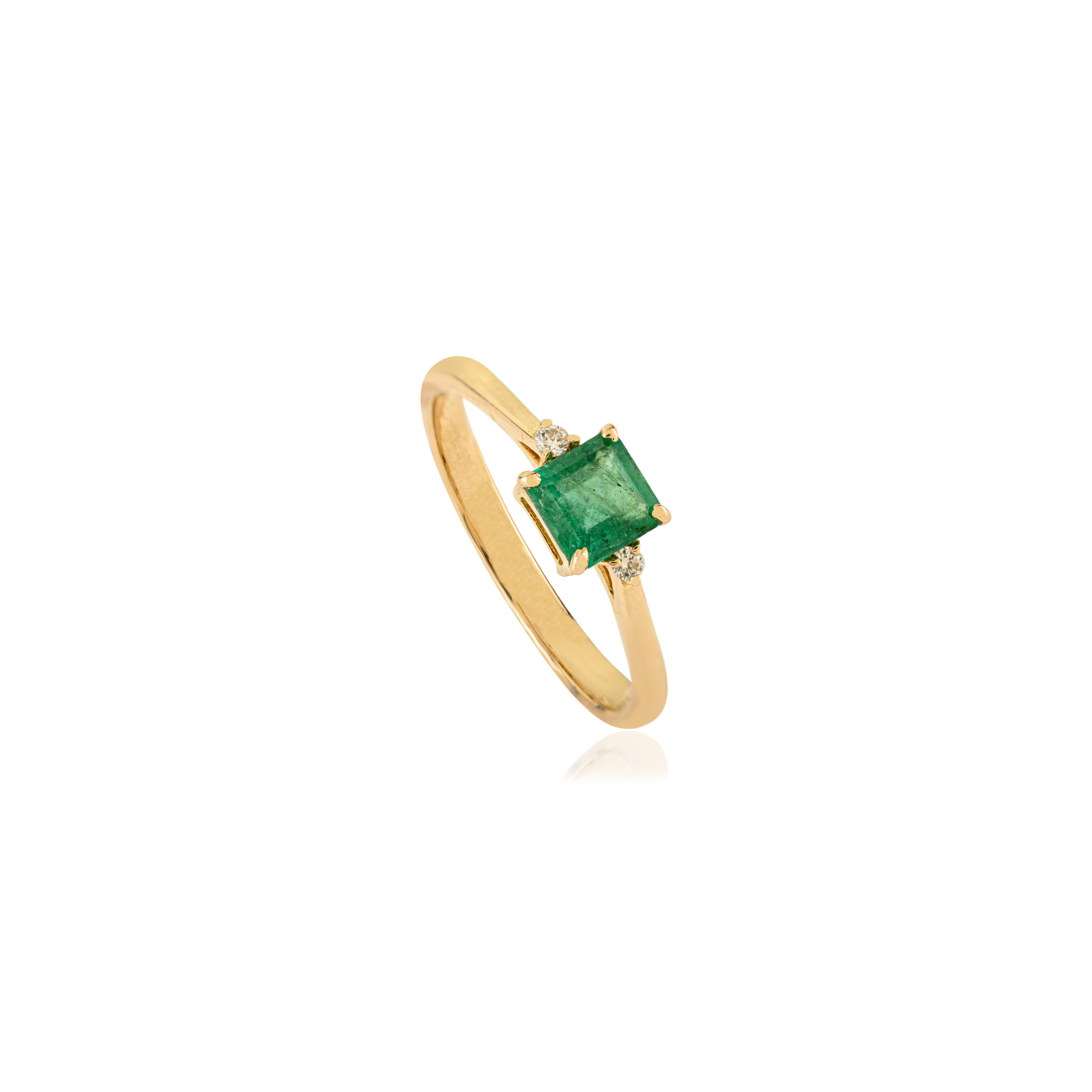For Sale:  14K Yellow Gold Square Cut Natural Emerald & Diamond Three-Stone Minimalist Ring 9