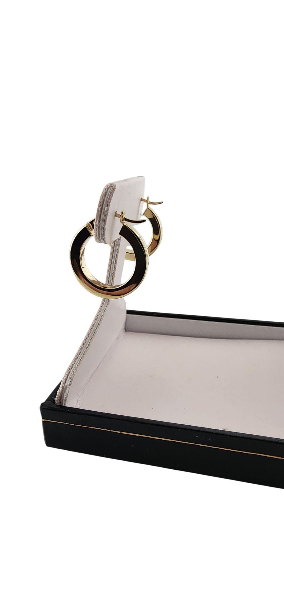Contemporain Boucles d'oreilles en or jaune 14k à bords carrés #23099 en vente