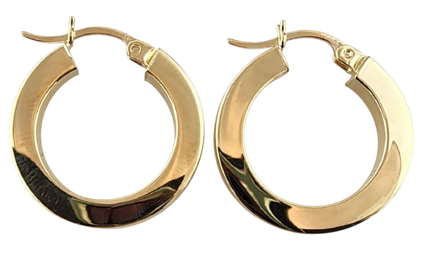 Boucles d'oreilles en or jaune 14k à bords carrés #23099 Pour femmes en vente