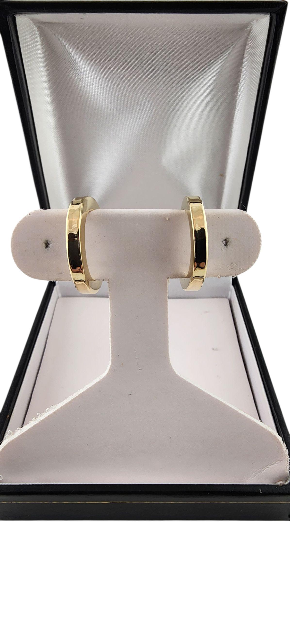 Boucles d'oreilles en or jaune 14k à bords carrés #23099 en vente 2