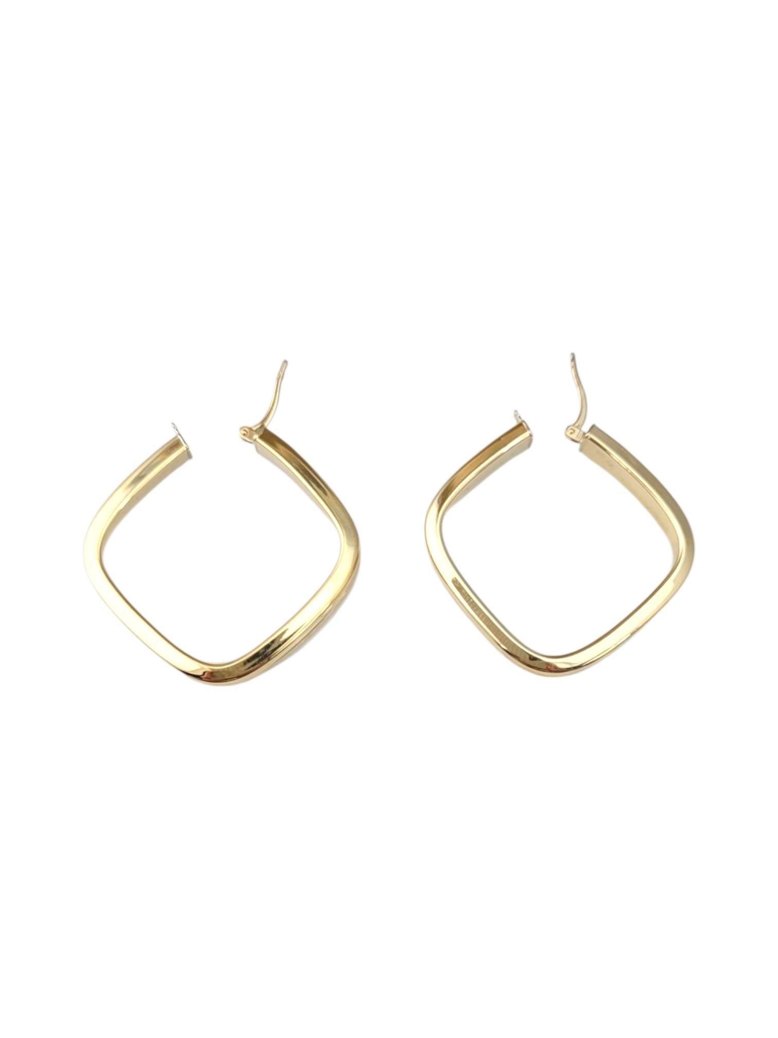 14K Yellow Gold Square Hoop Earrings #21732 In Good Condition For Sale In Washington Depot, CT