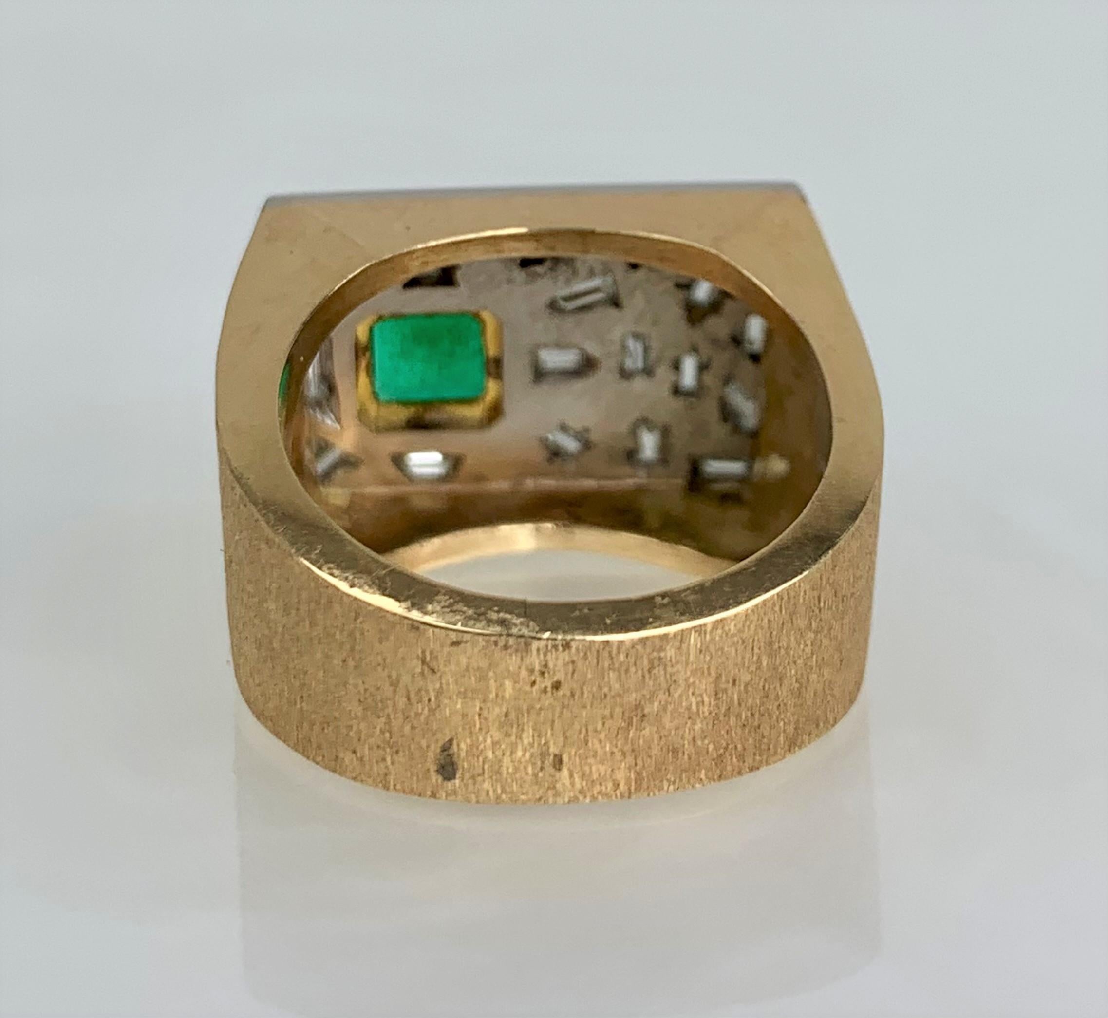 14K Yellow Gold Square Shaped Emerald Diamond Ring In New Condition For Sale In Great Neck, NY