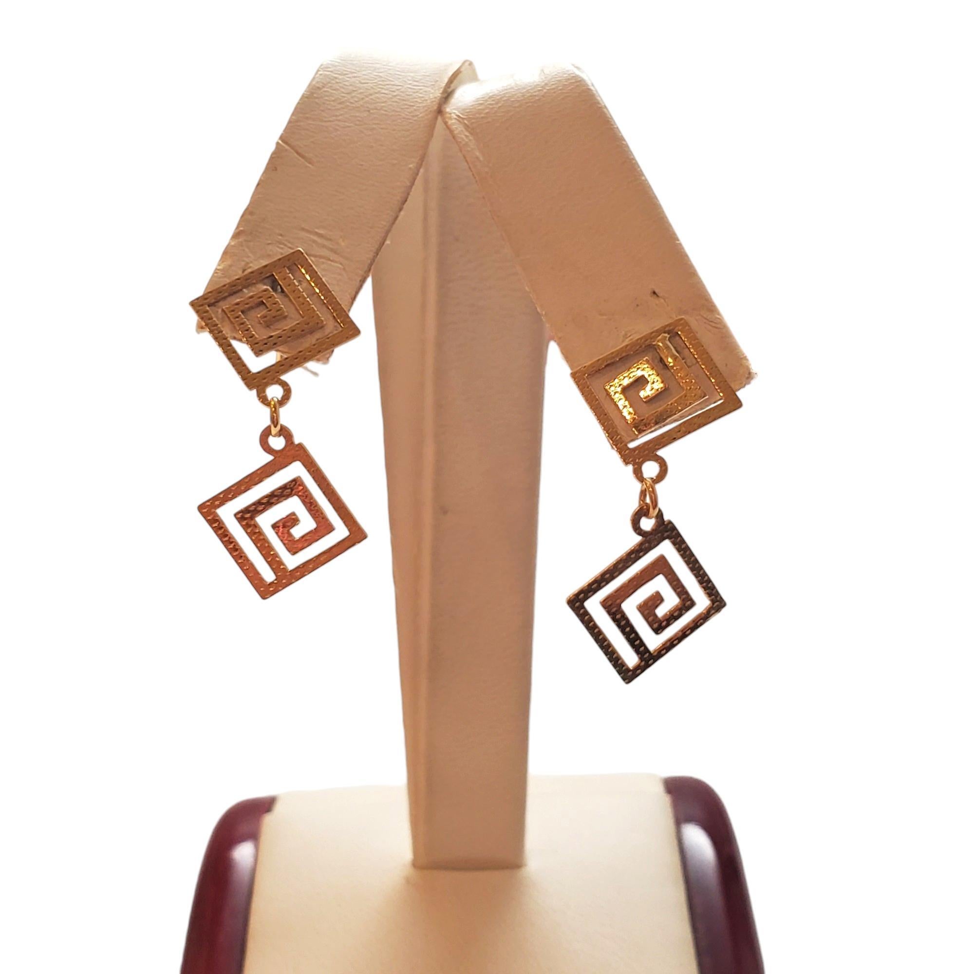 14K Yellow Gold Square Spiral Dangle Earrings #18031 In Good Condition For Sale In Washington Depot, CT