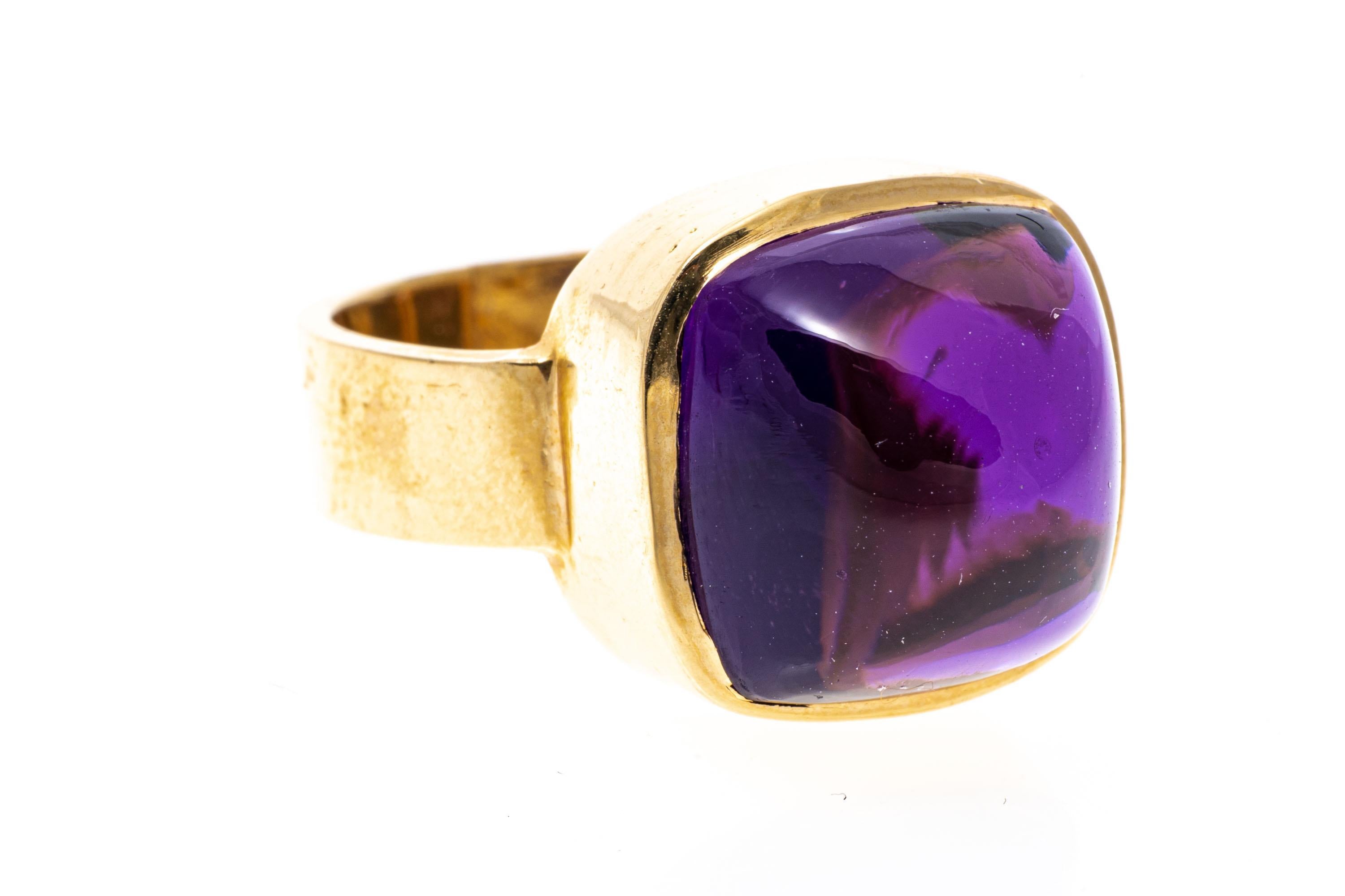 14k Yellow Gold Square Sugarloaf Amethyst Modern Ring In Good Condition For Sale In Southport, CT