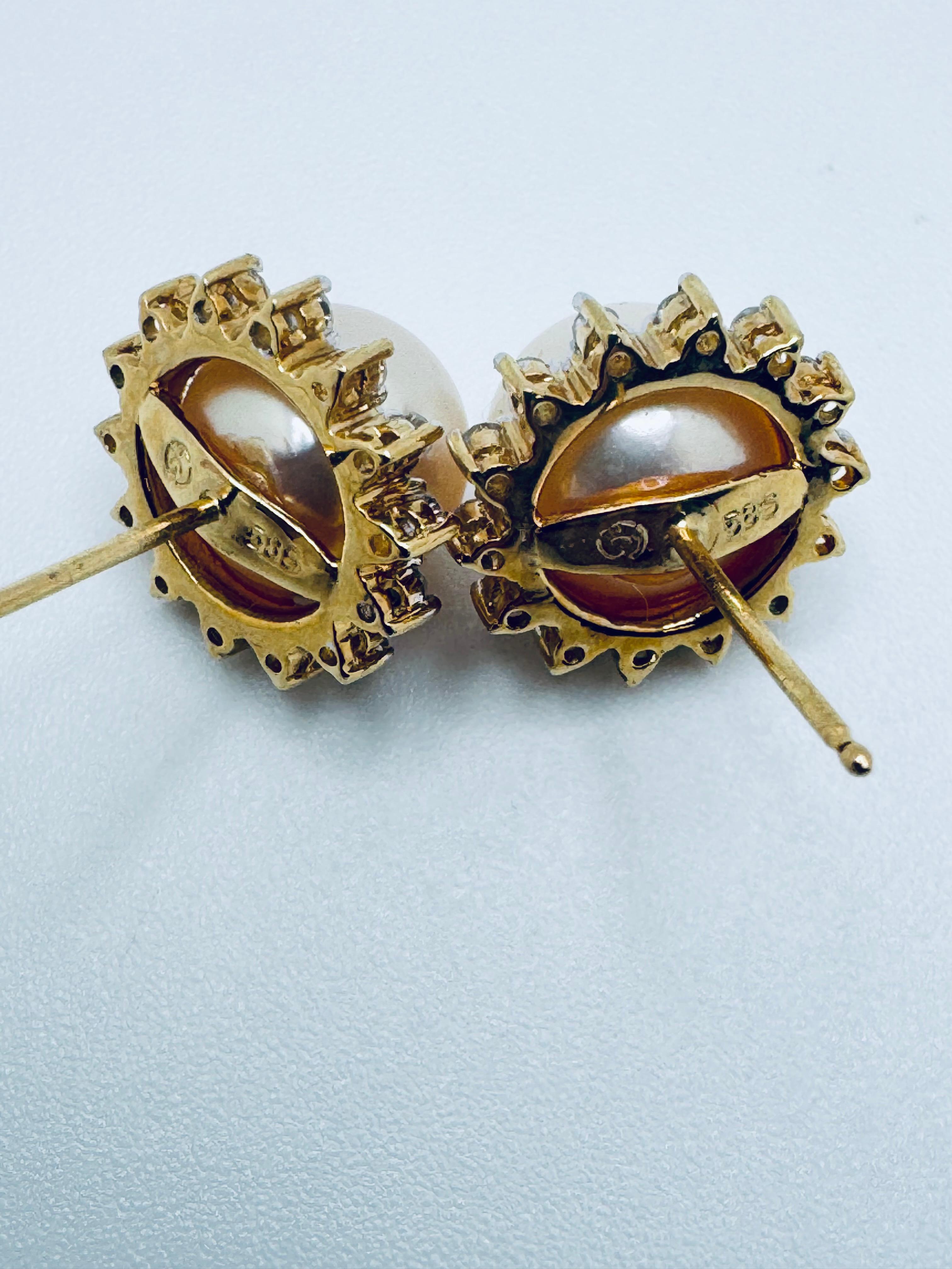 Boucles d'oreilles en or jaune 14K avec diamant étoilé et perle d'Akoya en vente 1