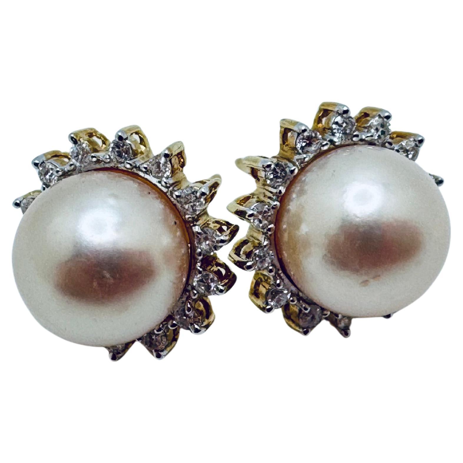 Boucles d'oreilles en or jaune 14K avec diamant étoilé et perle d'Akoya en vente