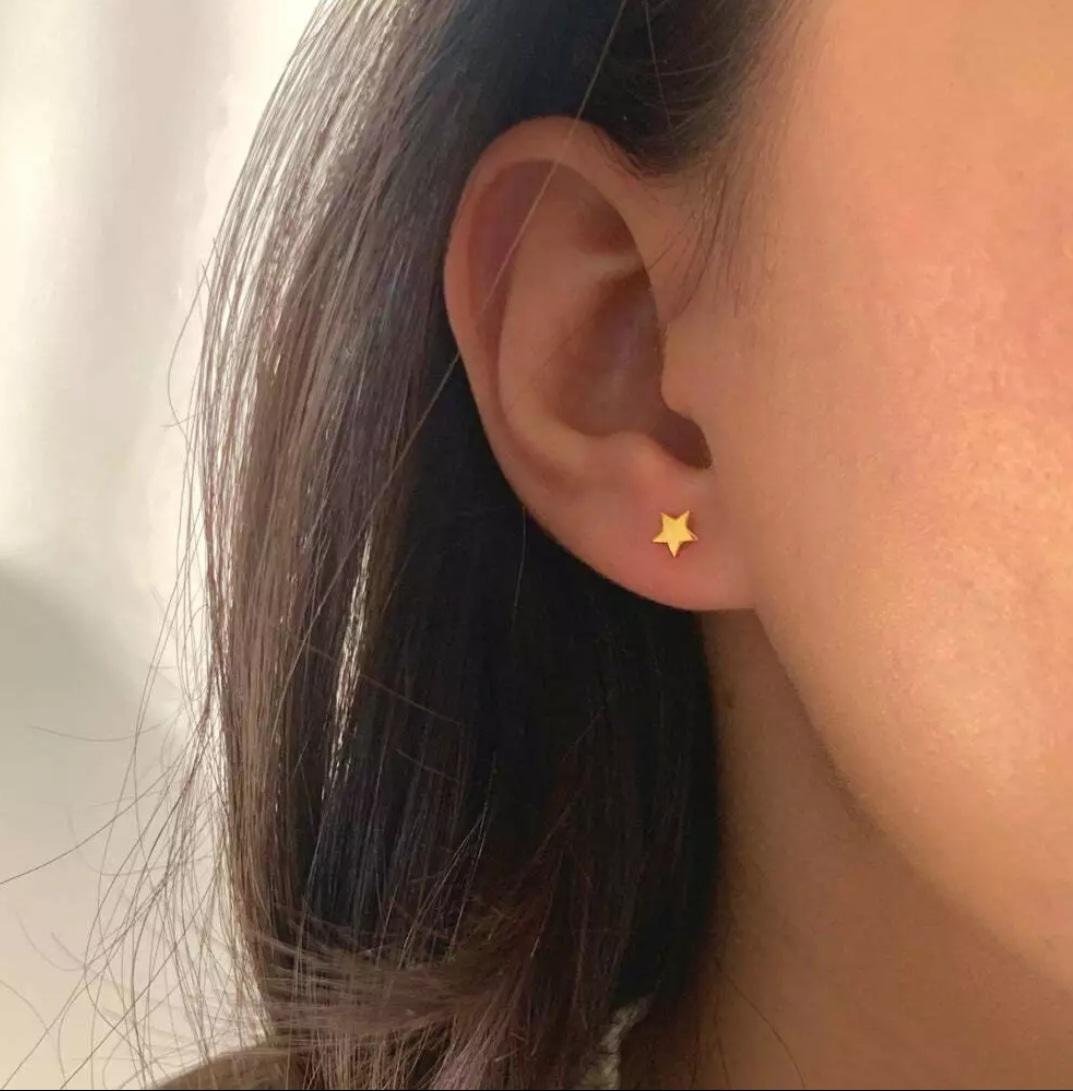 14K Yellow Gold Star Ear Studs Minimalist star studs Anniversary Unisex Gift For Sale 3