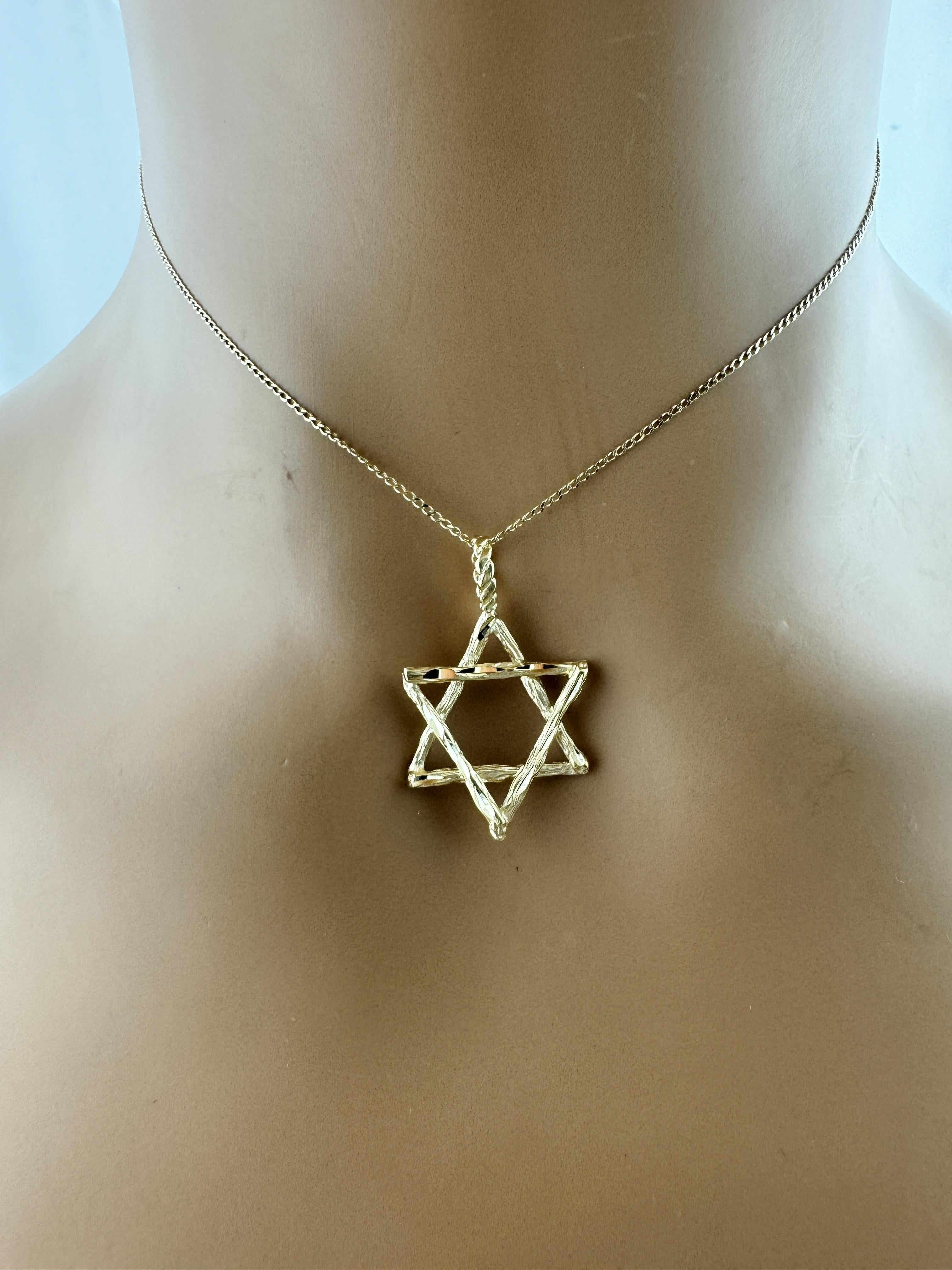 Pendentif étoile de David Bark finition en or jaune 14 carats n° 19601 en vente 7