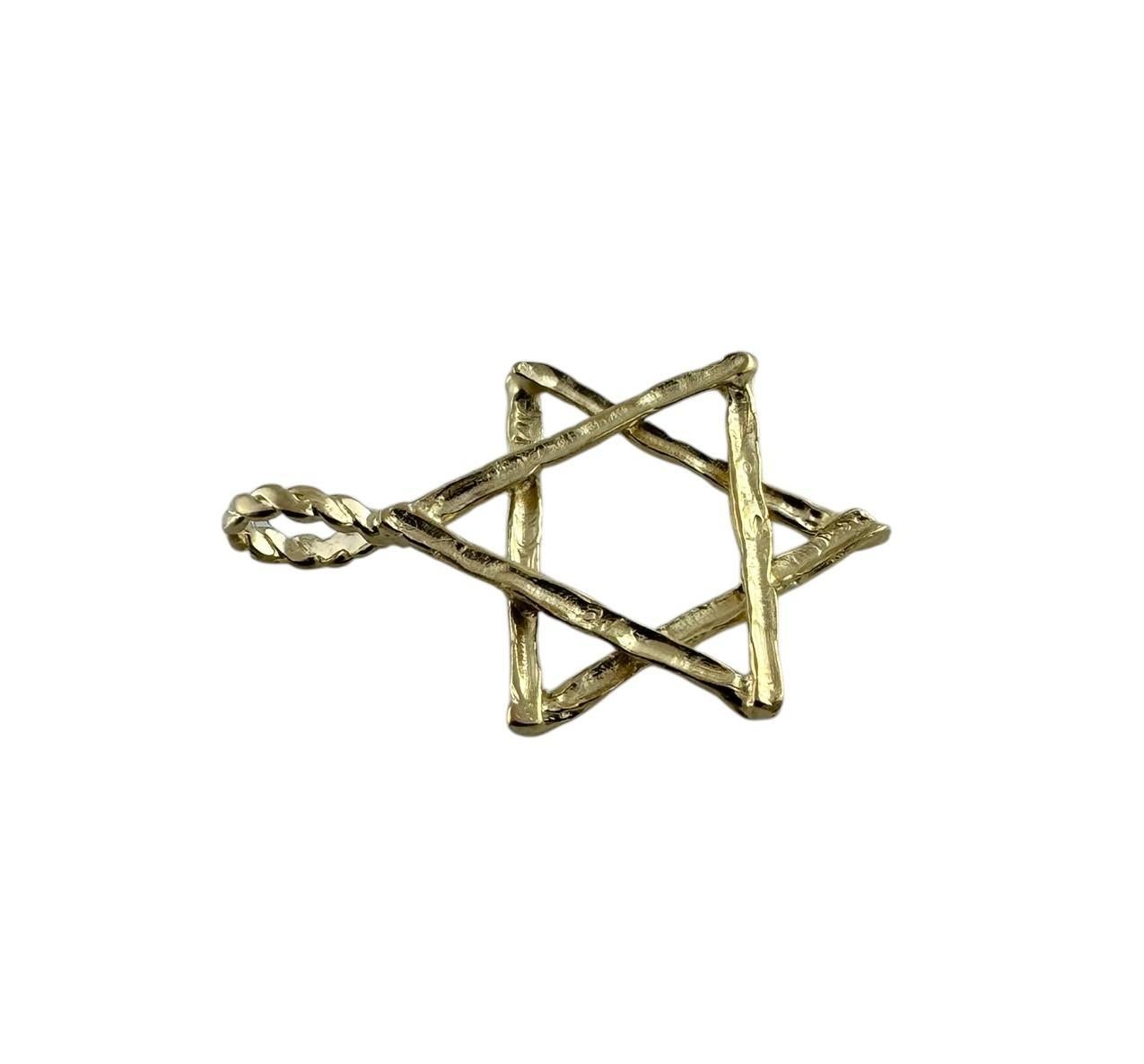 Pendentif étoile de David Bark finition en or jaune 14 carats n° 19601 en vente 1