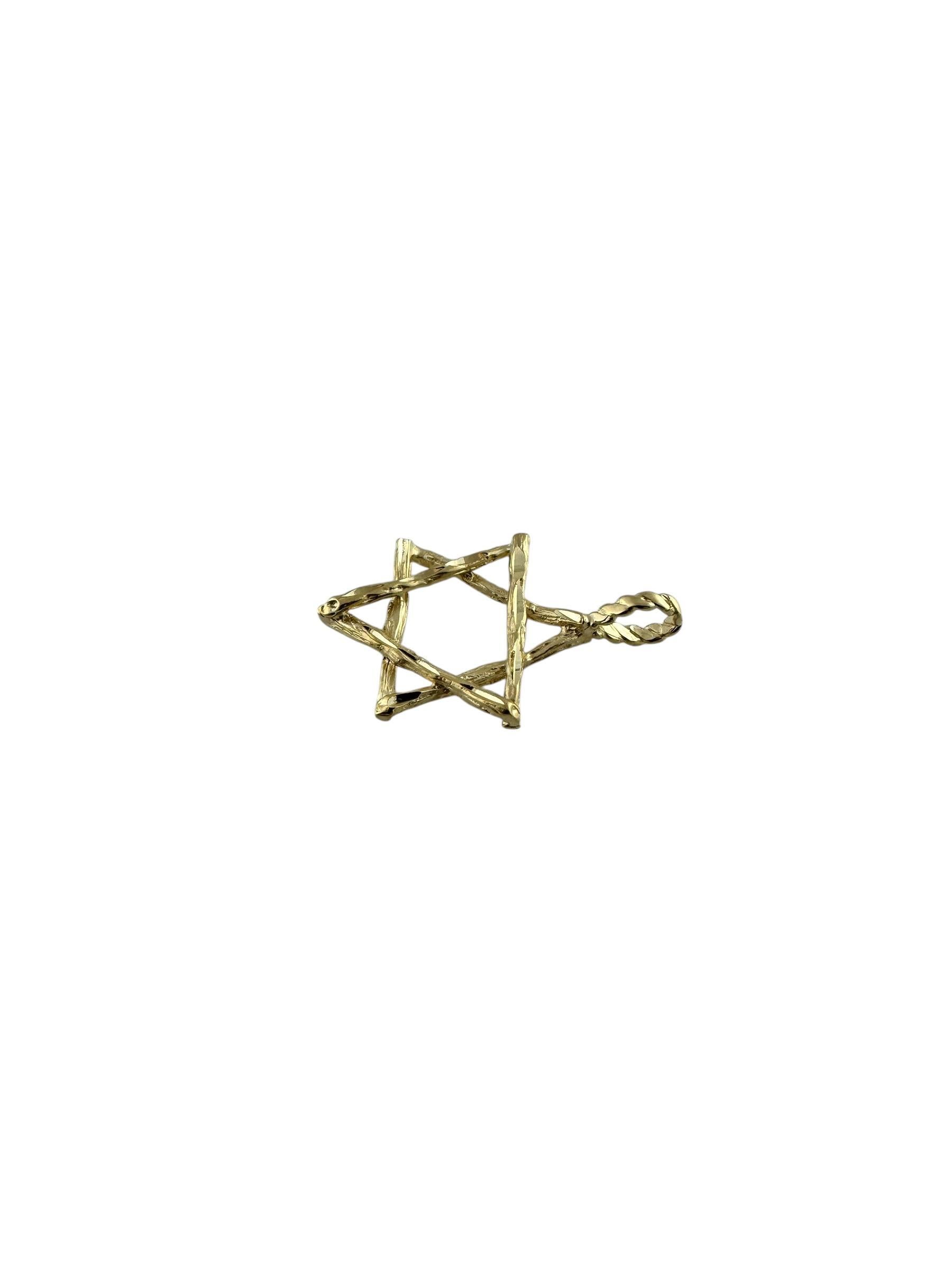 Pendentif étoile de David Bark finition en or jaune 14 carats n° 19601 en vente 4