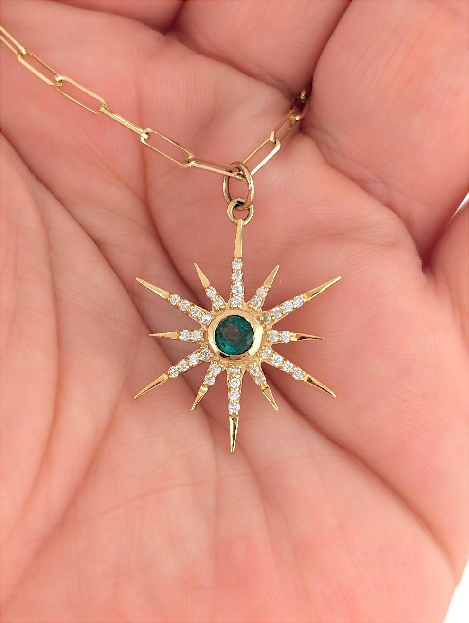 Women's 14K Yellow Gold Starburst Pendant Necklace  .25 CT Natural Round Emerald For Sale