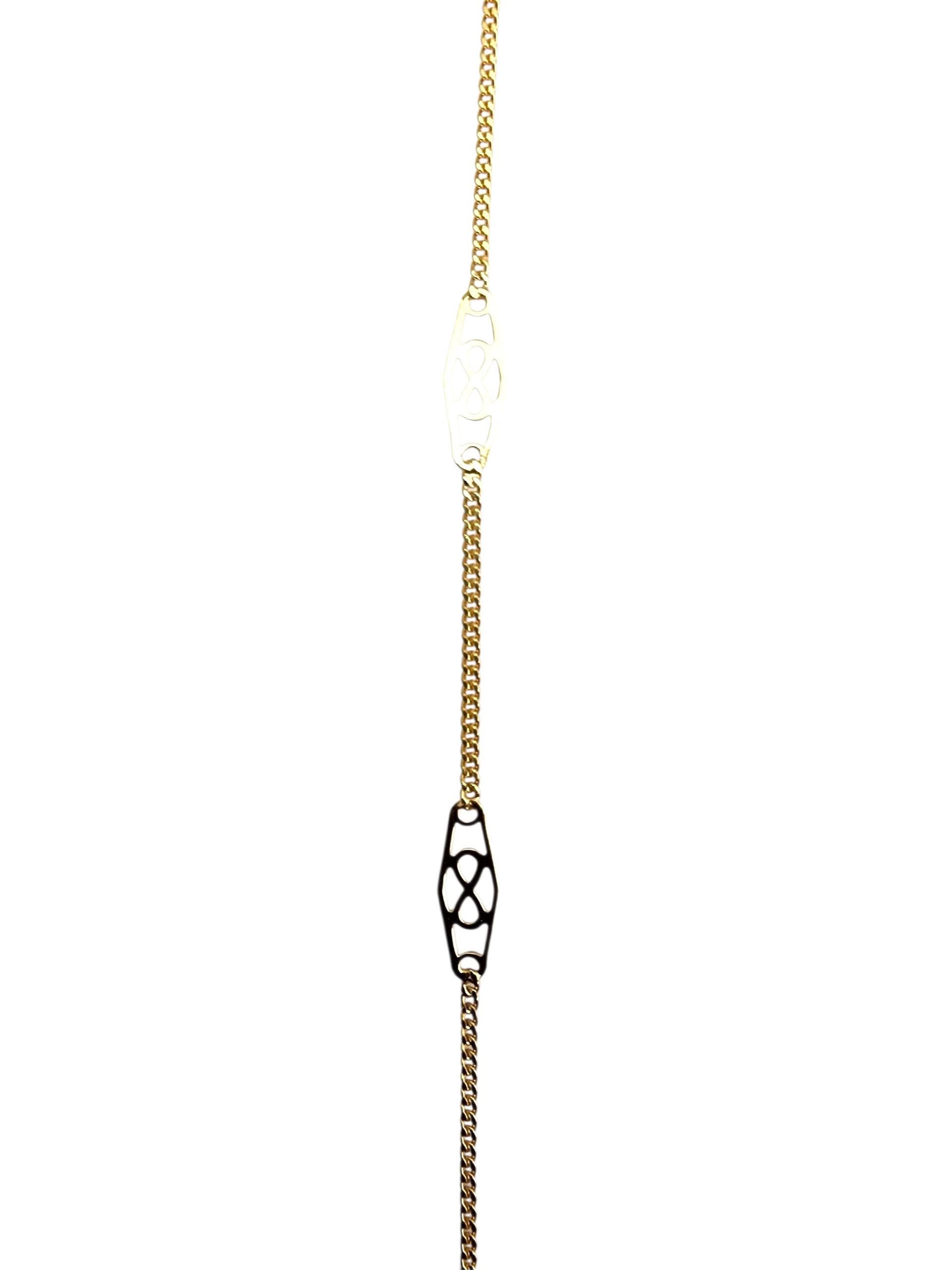 Collar Estación Oro Amarillo 14K

Esta pieza presenta un collar de estación meticulosamente detallado en oro amarillo de 14 quilates con un diseño de signo de infinito. Perfecta para llevar a capas o en solitario, esta pieza versátil pasa sin