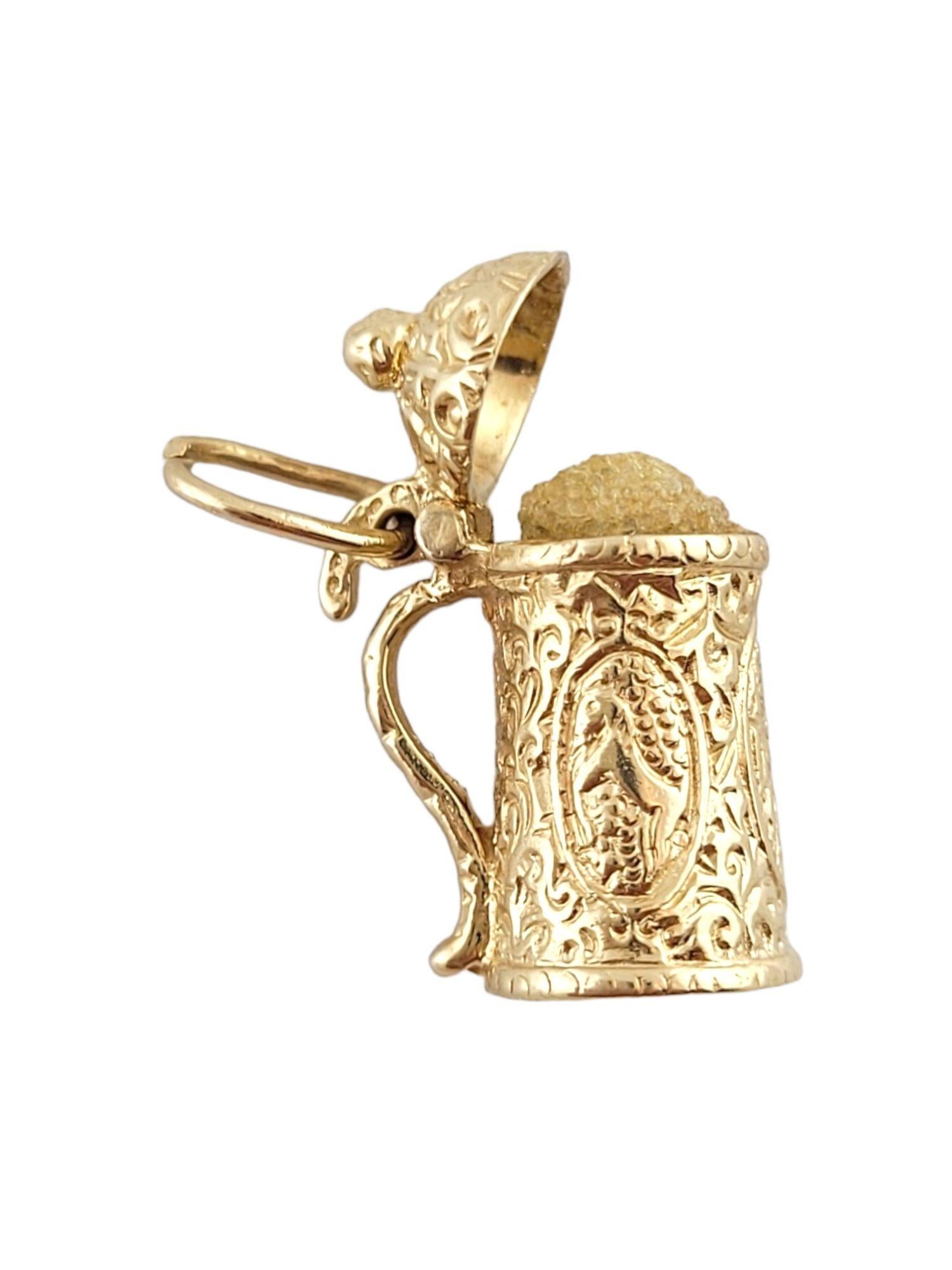 Vintage 14K Yellow Gold Mug Charm

This 14K gold mug charm is designed with a ton of beautiful and meticulous detailing!

Size: 16.7mm X 11.0mm X 7.6mm

Length w/ bail: 19.3mm

Weight: 3.58 g/ 2.3 dwt

Hallmark: A.C. 14K

Very good condition,