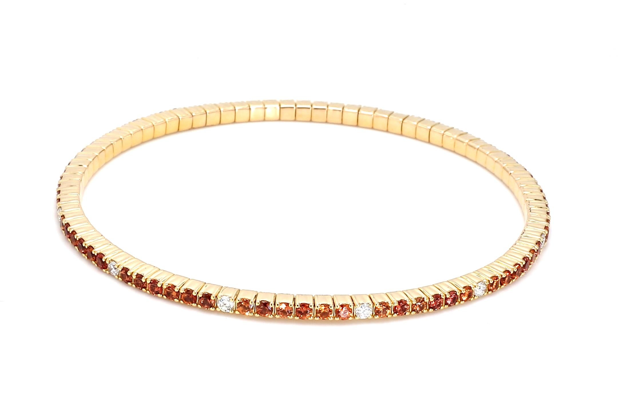 Taglio rotondo Bracciale elastico in oro giallo 14K con diamanti Nature e zaffiro arancione in vendita