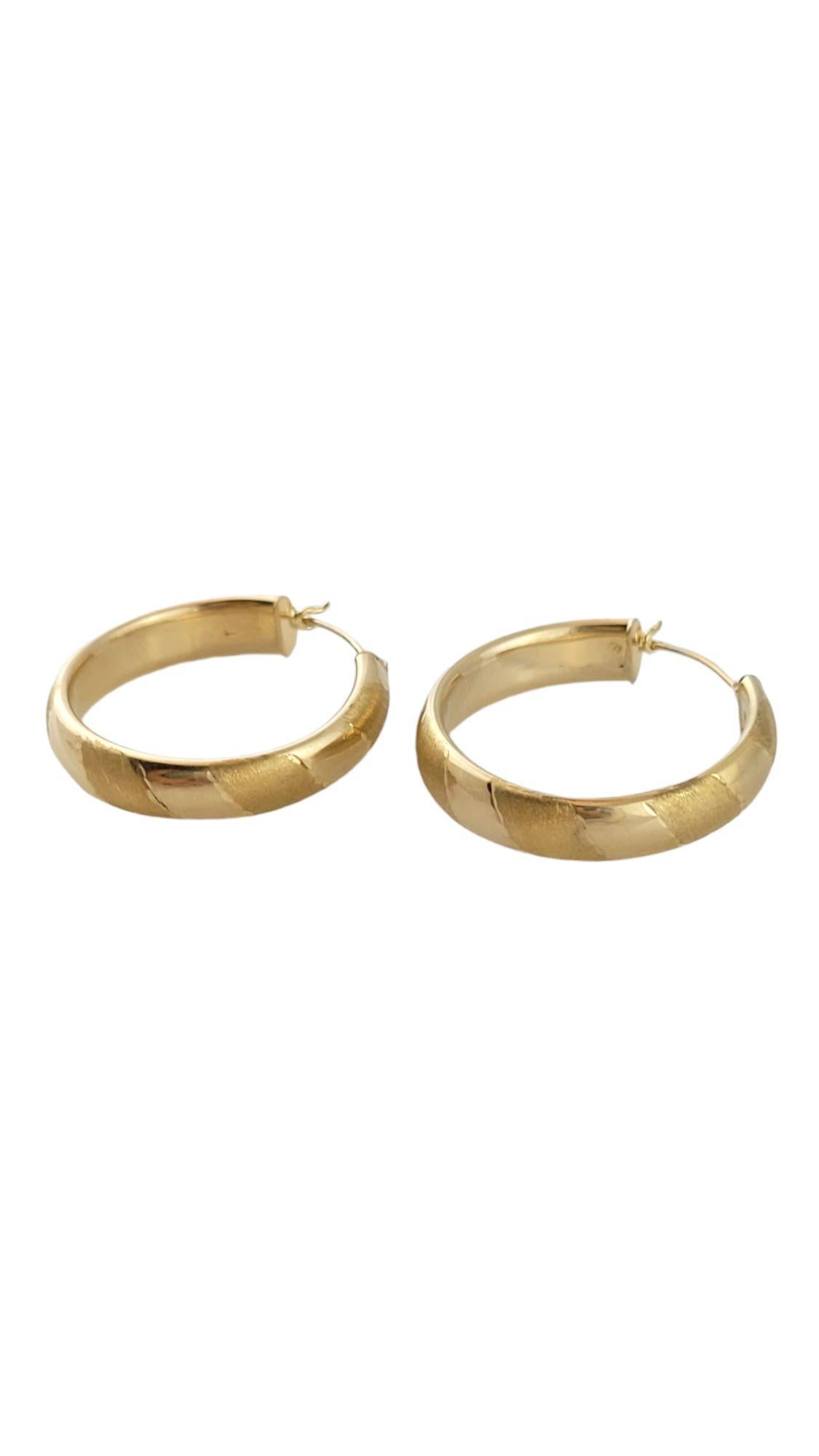 14K Yellow Gold Striped Hoop Earrings #14439 For Sale 2