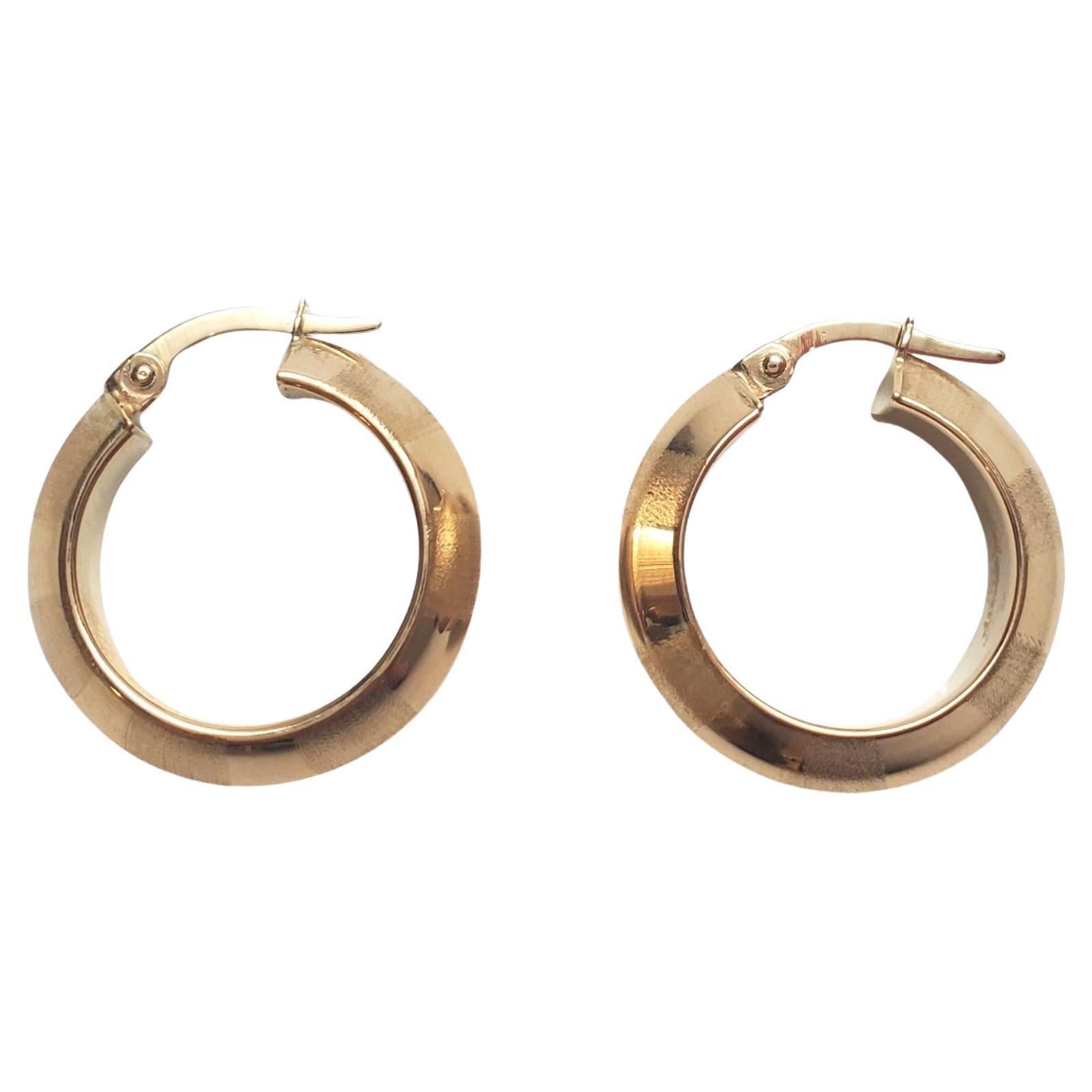 14K Yellow Gold Striped Texture Hoop Earrings #17627 For Sale