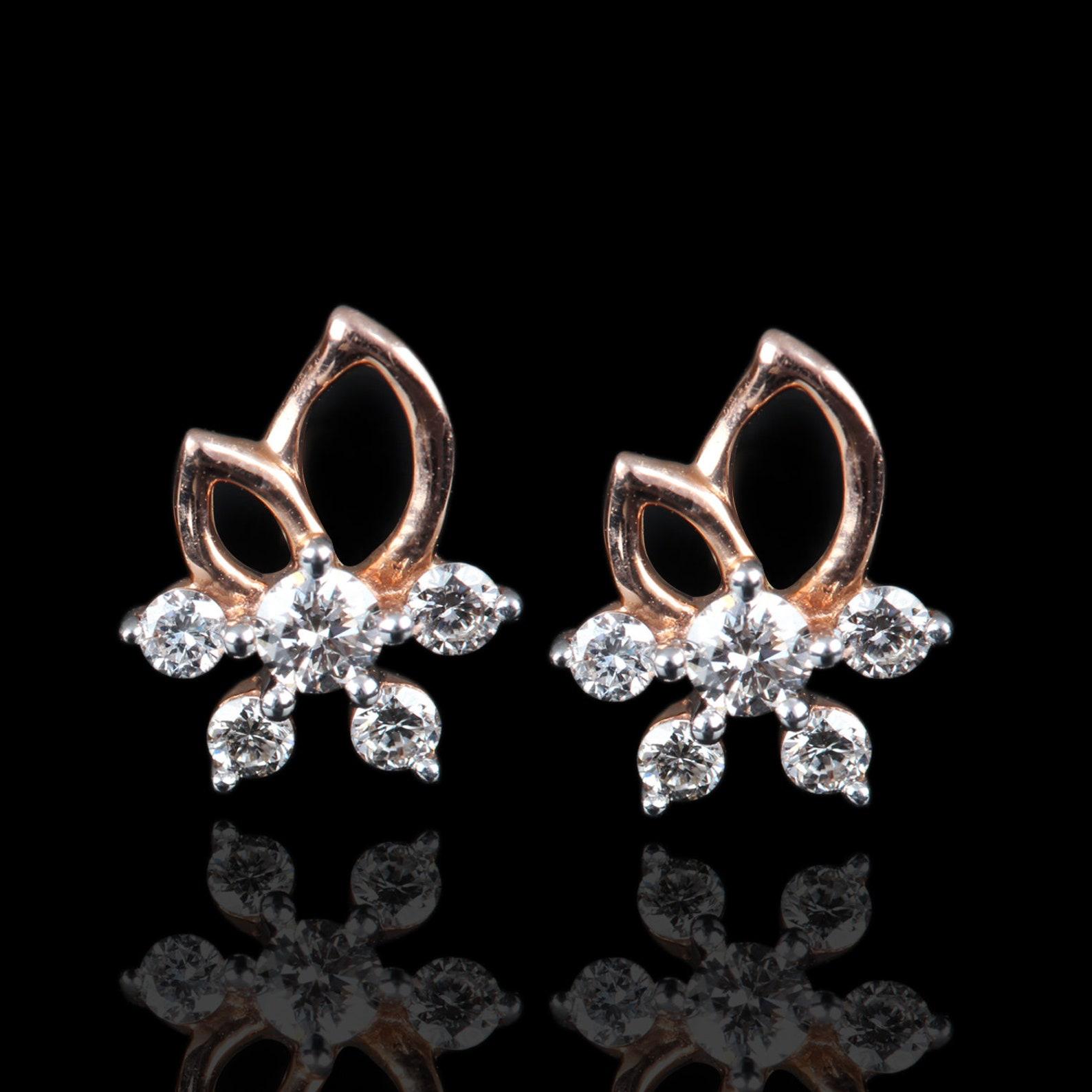 Boucles d'oreilles en or jaune 14k avec diamants naturels Cadeau de mariage pour femmes. 

Fermeture : Fermeture à vis

Longueur : 7 millimètres

Largeur : 6 millimètres

Or 14k Poids:1.06 Grammes

Poids du diamant : 0,17 carats

Taille de l'article