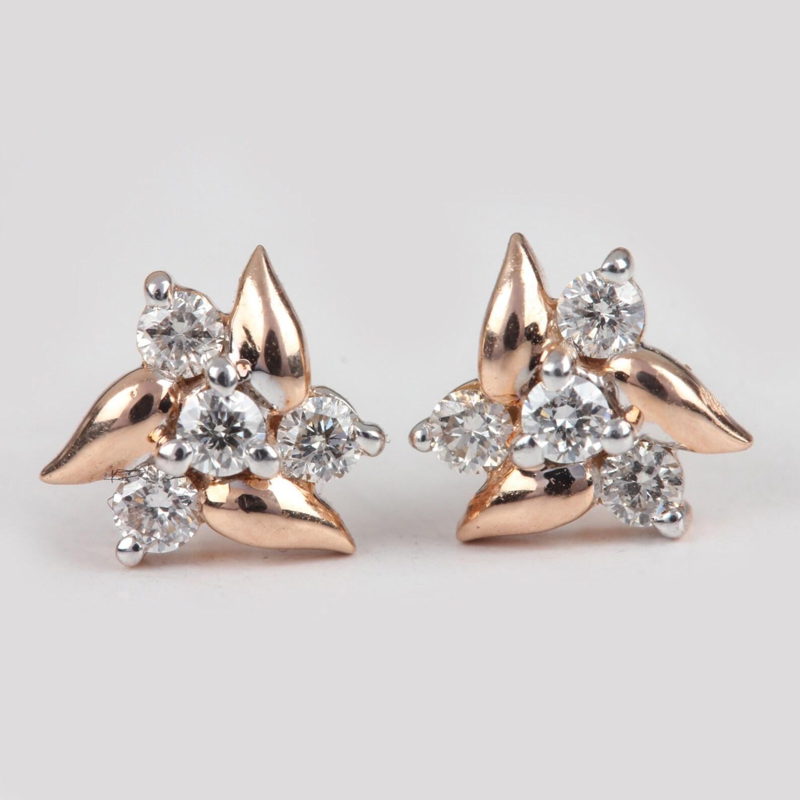 Orecchini in oro giallo 14k con pave di diamanti naturali, regalo di anniversario per le donne. 

Chiusura: a vite

Lunghezza: 6 millimetri

Larghezza: 6 millimetri

Oro 14k Peso: 1,31 grammi

Peso del diamante: 0,17 carati

Dimensione