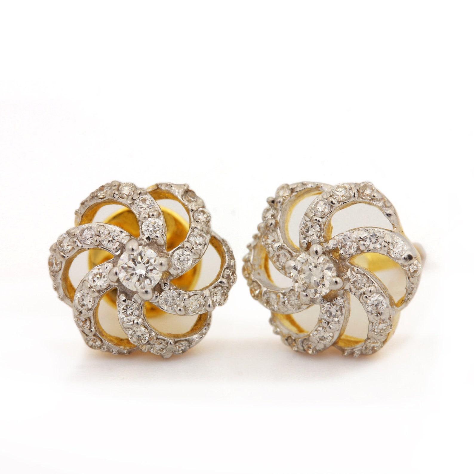 Art déco Clous d'oreilles en or jaune 14 carats pavés de diamants naturels Beautiful Flower Clous d'oreilles cadeau en vente