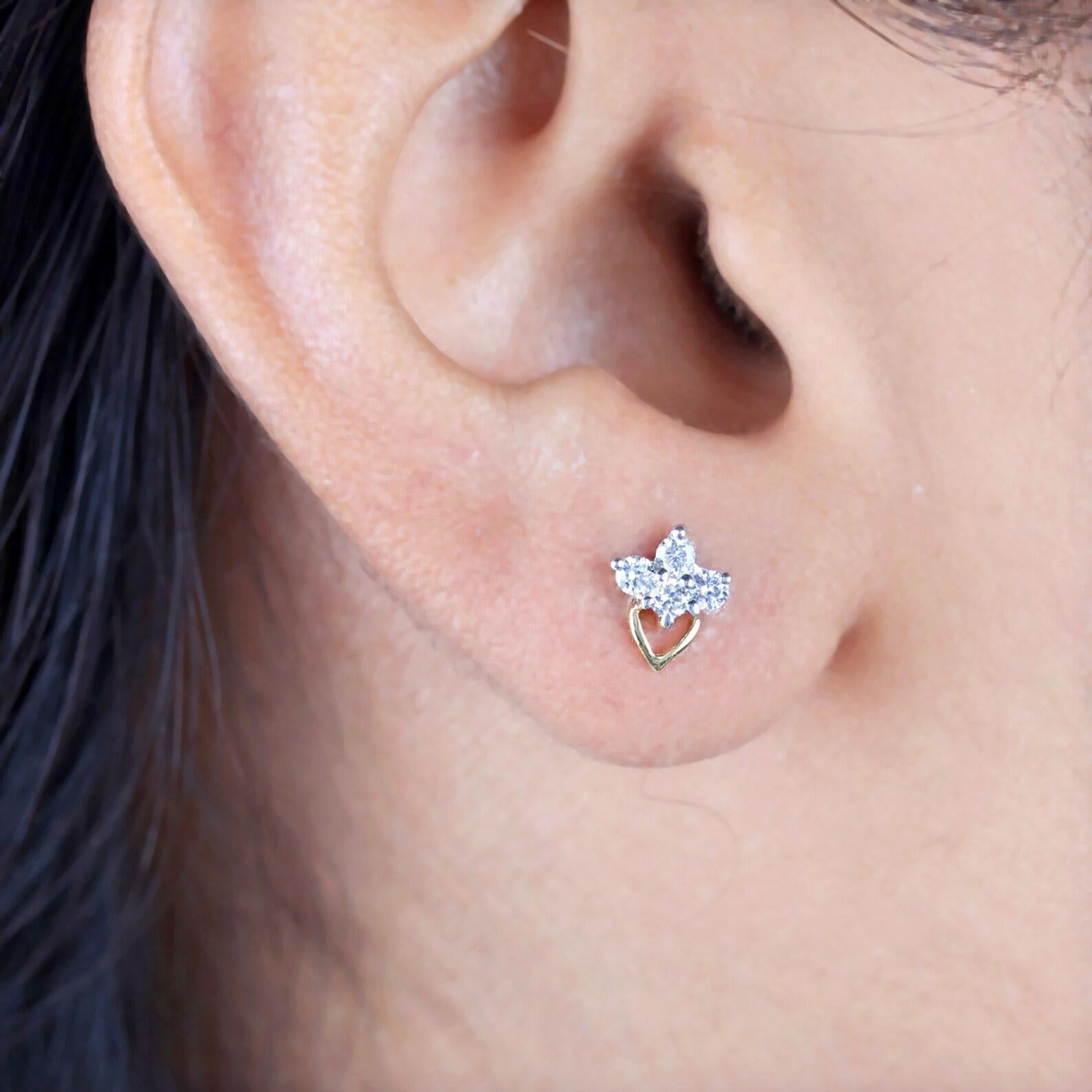 Orecchini con borchie in oro giallo 14k Nature Pave Diamond Orecchini bellissimi per le donne. in vendita 1