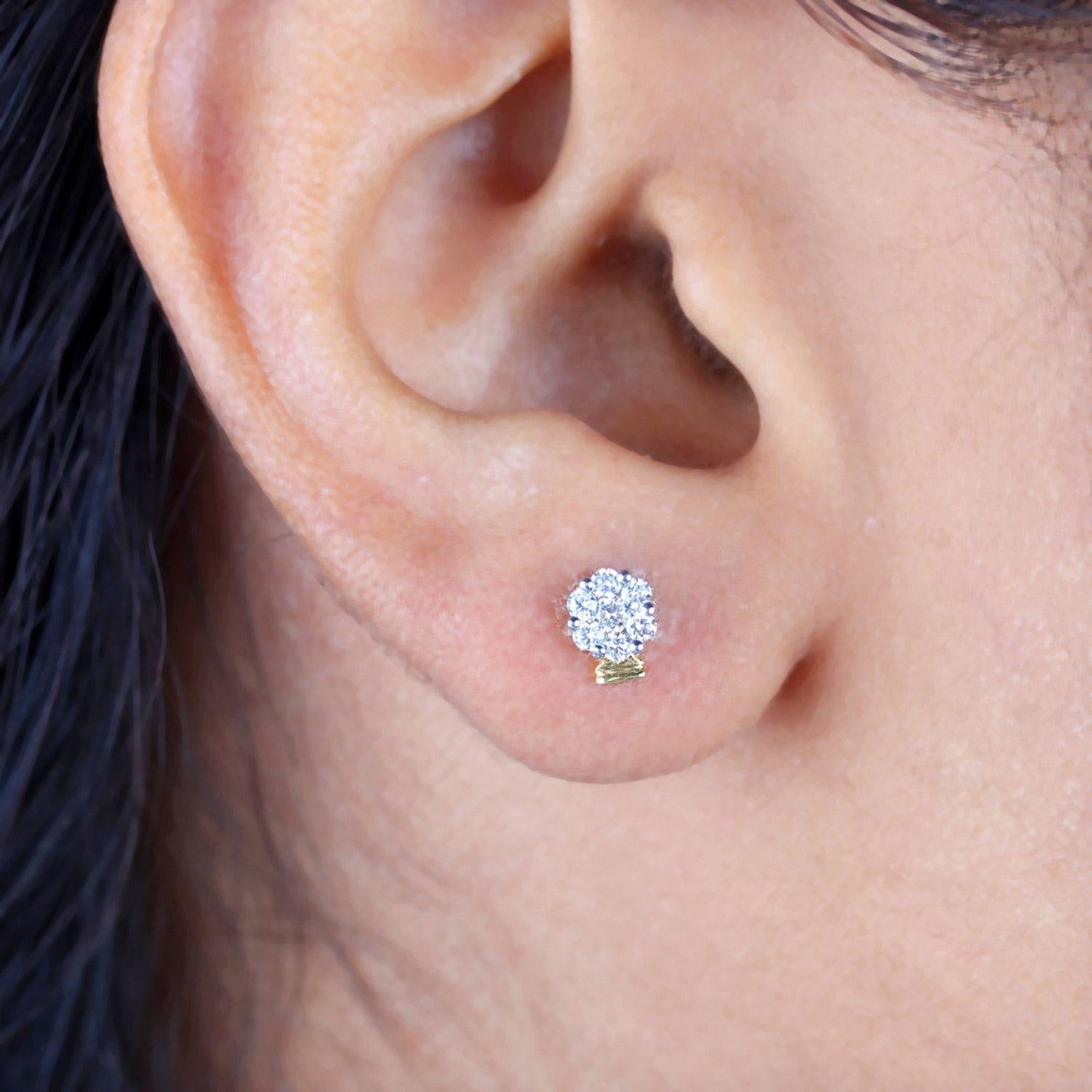 Pendientes de oro amarillo de 14k Pendientes de diamantes naturales con pavé Pendientes minimalistas únicos. Corte redondo en venta