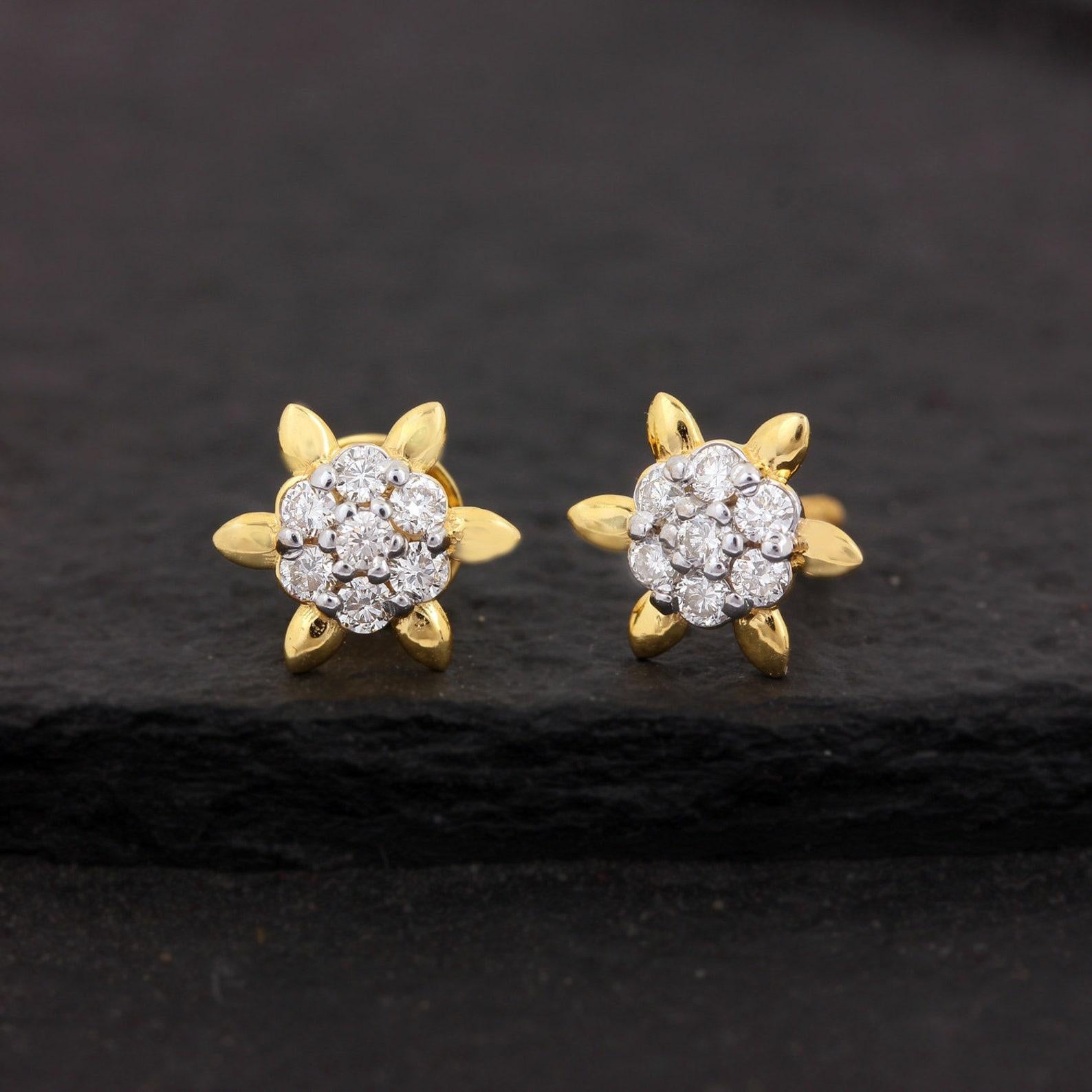 Art Déco Orecchino con borchie in oro giallo 14k Nature Pave Diamond Regalo di nozze unico per lei. in vendita