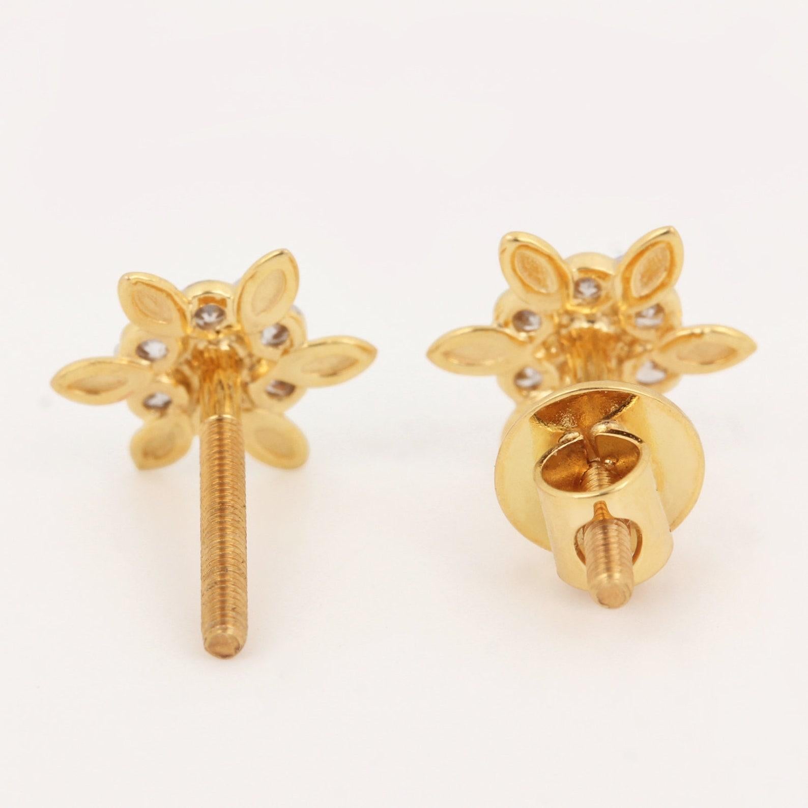 Orecchino con borchie in oro giallo 14k Nature Pave Diamond Regalo di nozze unico per lei. in vendita 1