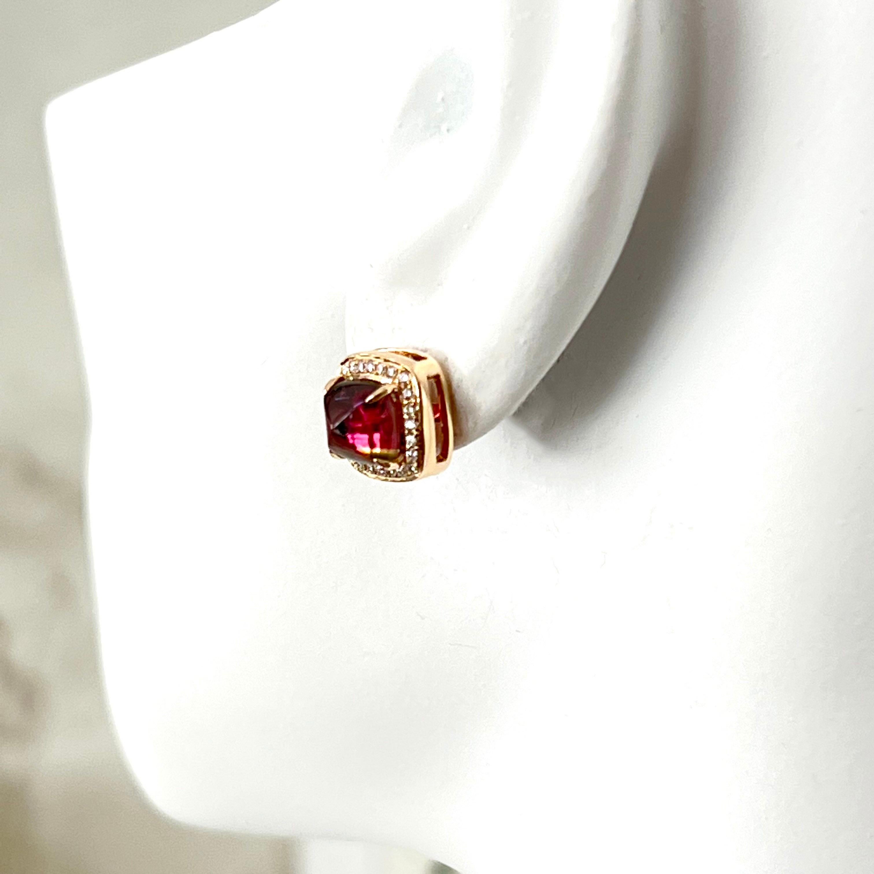 14k Yellow Gold Sugarloaf Pink Tourmaline and Diamond Stud Earrings In New Condition For Sale In Los Angeles, CA