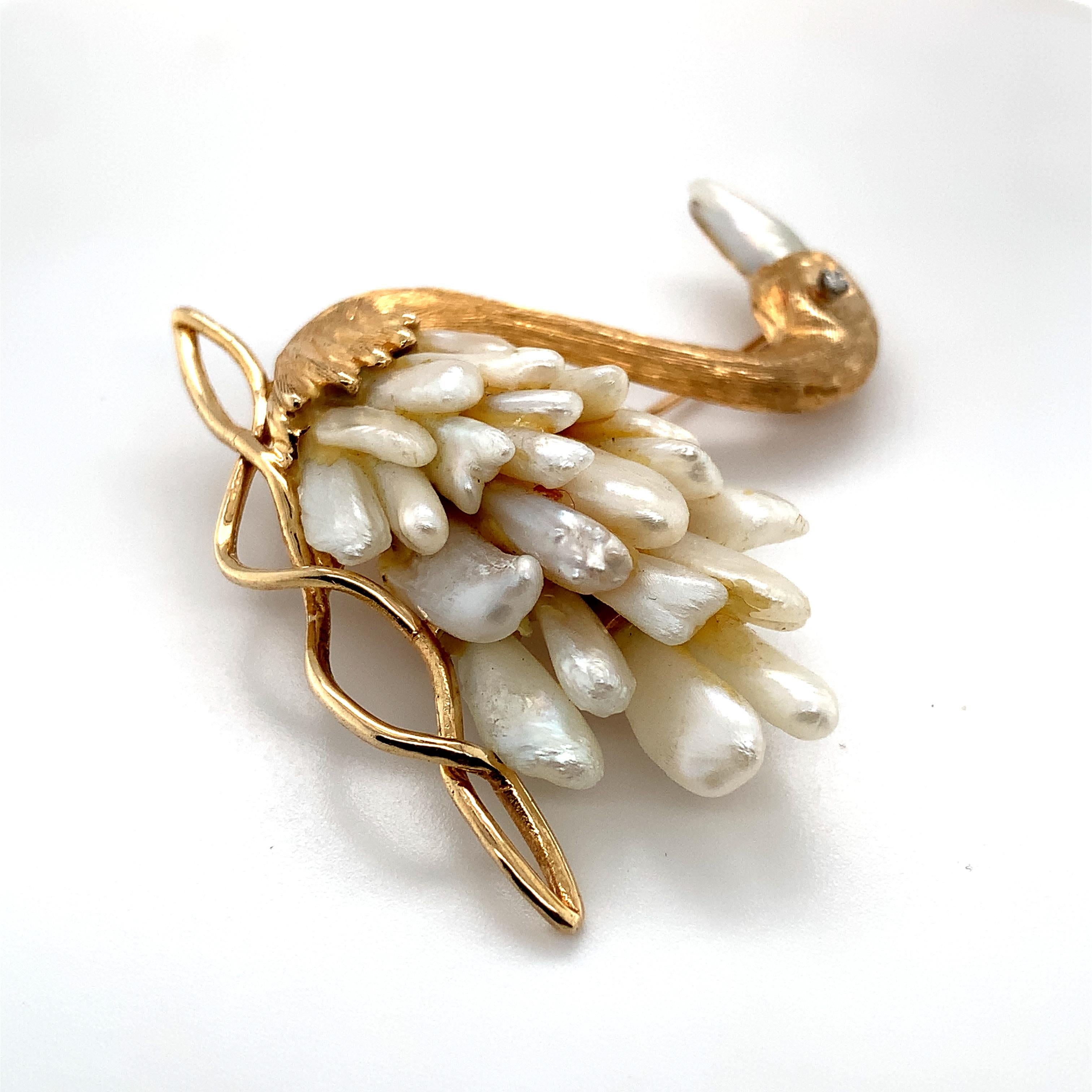 14K  Yellow Gold Swan Brooch Pin with Freshwater River Pearls For Sale 1