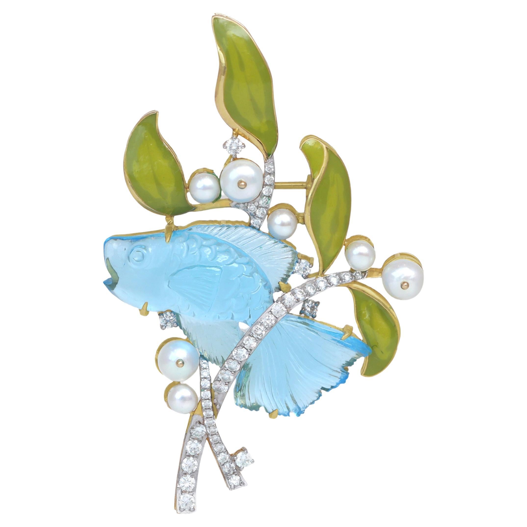 Spilla in oro giallo 14 carati con taglio a pesce, topazio blu svizzero e perla con diamanti