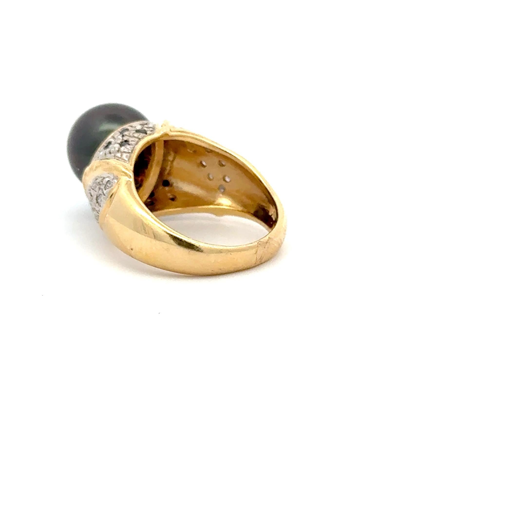 Taglio a sfera 14K Yellow Gold Tahitian Pearl and Diamond Statement Ring in vendita