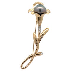 Spilla in oro giallo 14k con perla di Tahiti e diamanti The Lilly