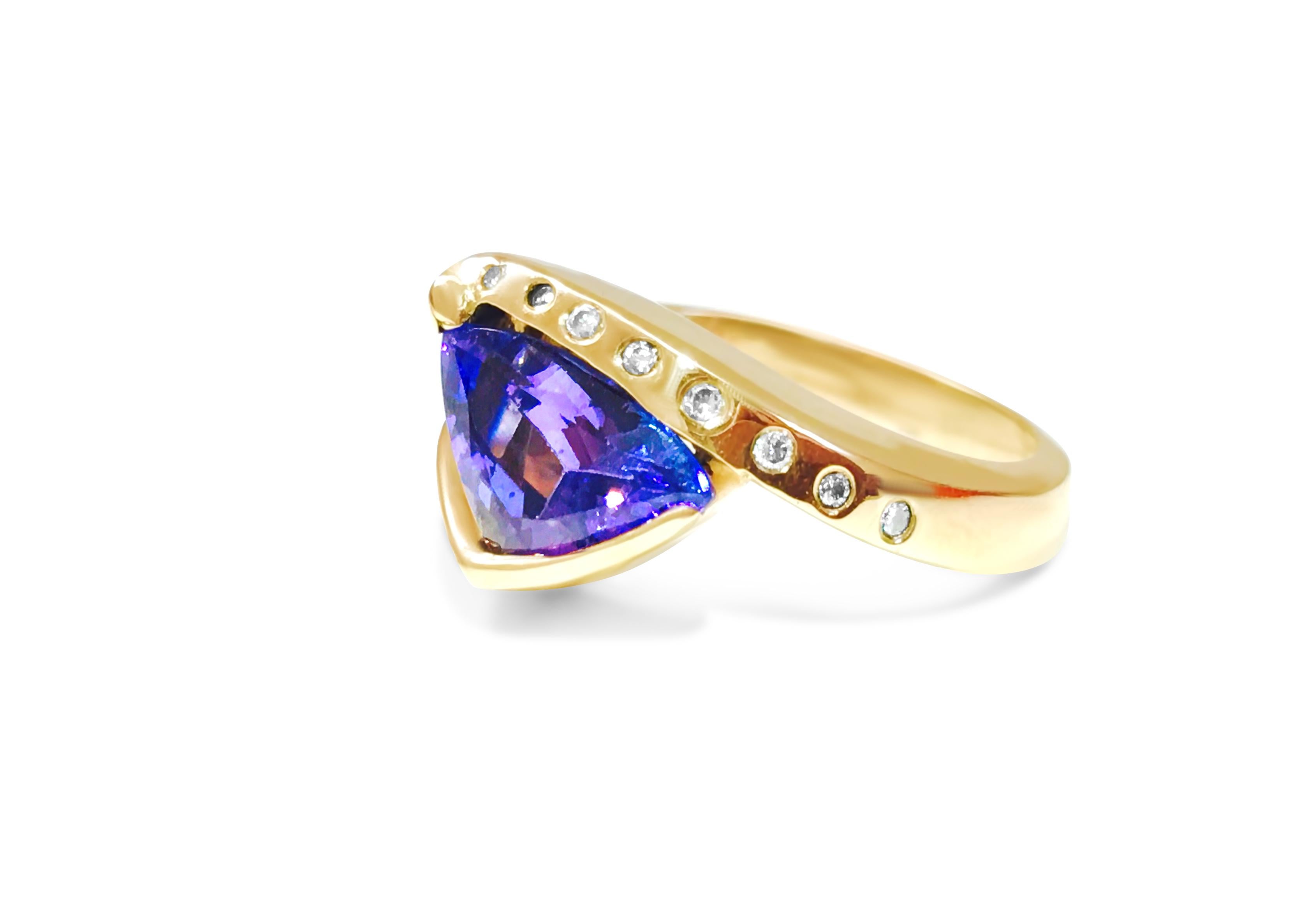 14k yellow gold, tanzanite and diamond ring.
Round brilliant cut diamonds.
For Women.
VS-SI clarity and G color diamonds.
Tanzanite is a trade name that was first used by Tiffany and Company for gem-quality specimens of the mineral zoisite with a