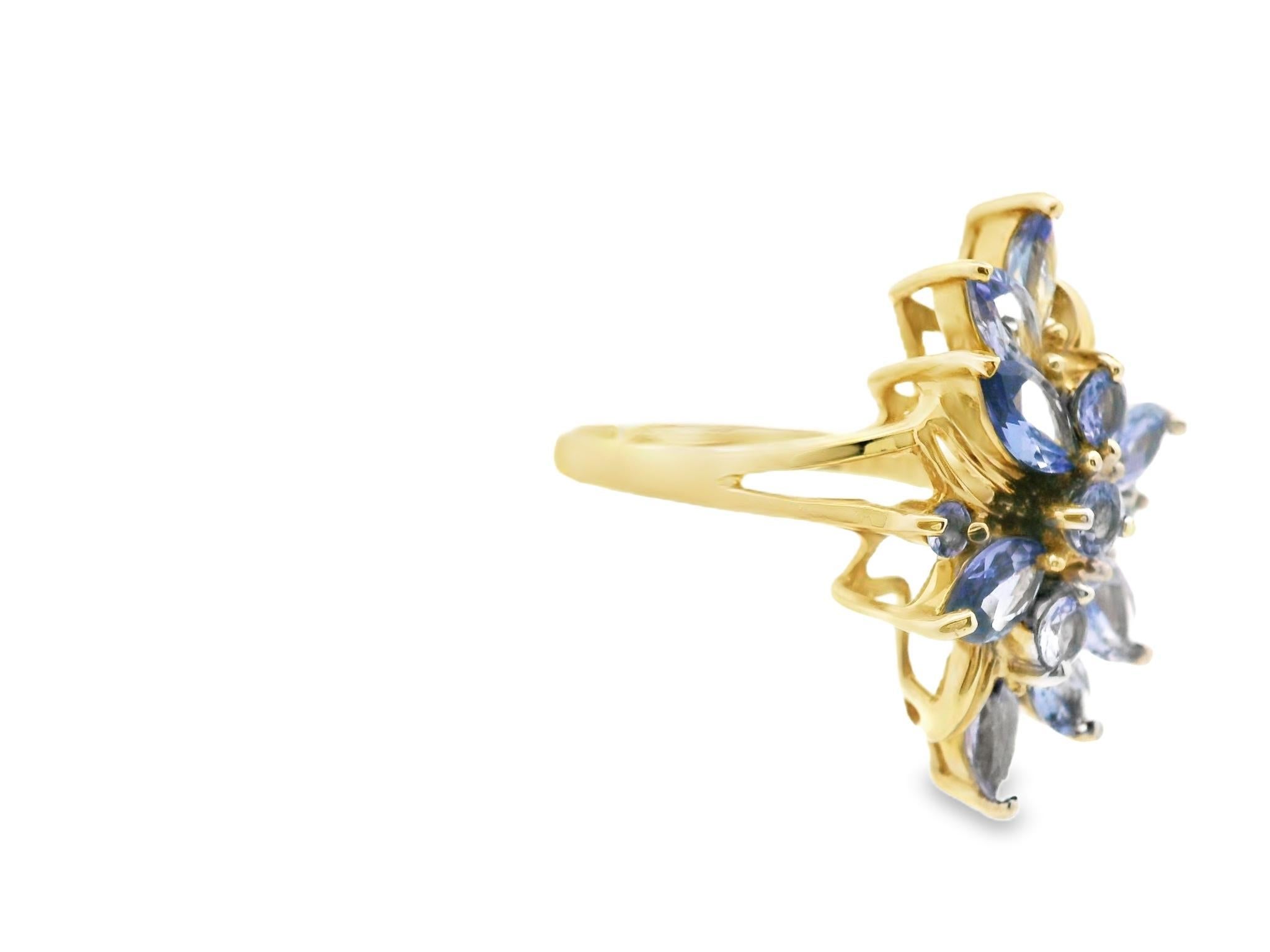 14k Gelbgold Tansanit Cluster-Ring (Zeitgenössisch) im Angebot