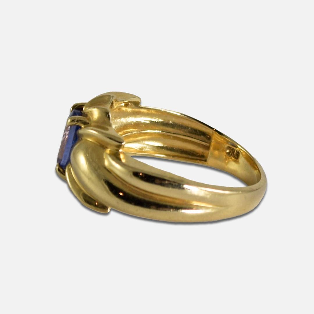 14K Yellow Gold Tanzanite Ring 3.5g In Excellent Condition For Sale In Laguna Beach, CA