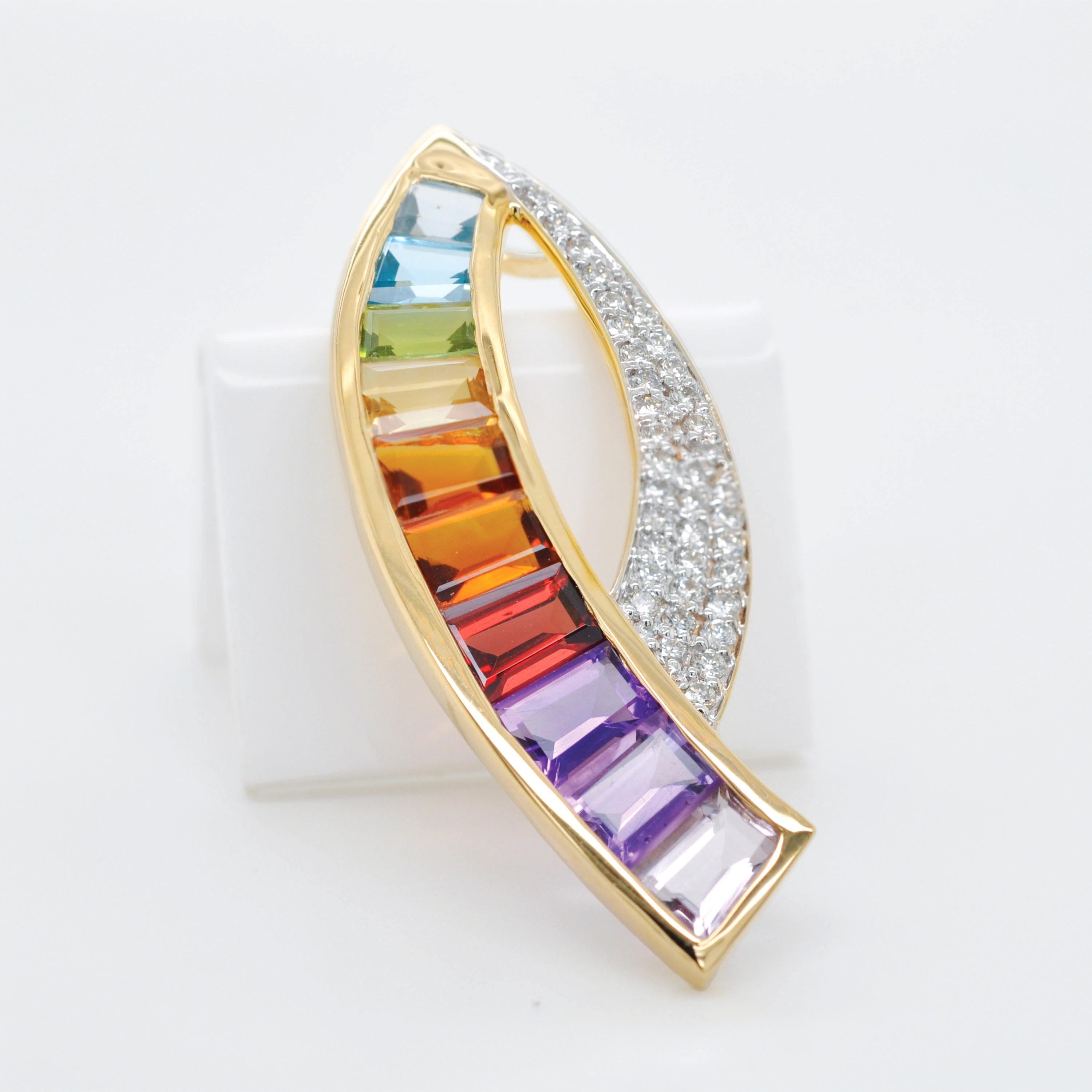 Baguette rastremato Ciondolo a forma di cono in oro giallo 14K con gemme arcobaleno e diamanti, con una curva moderna. in vendita