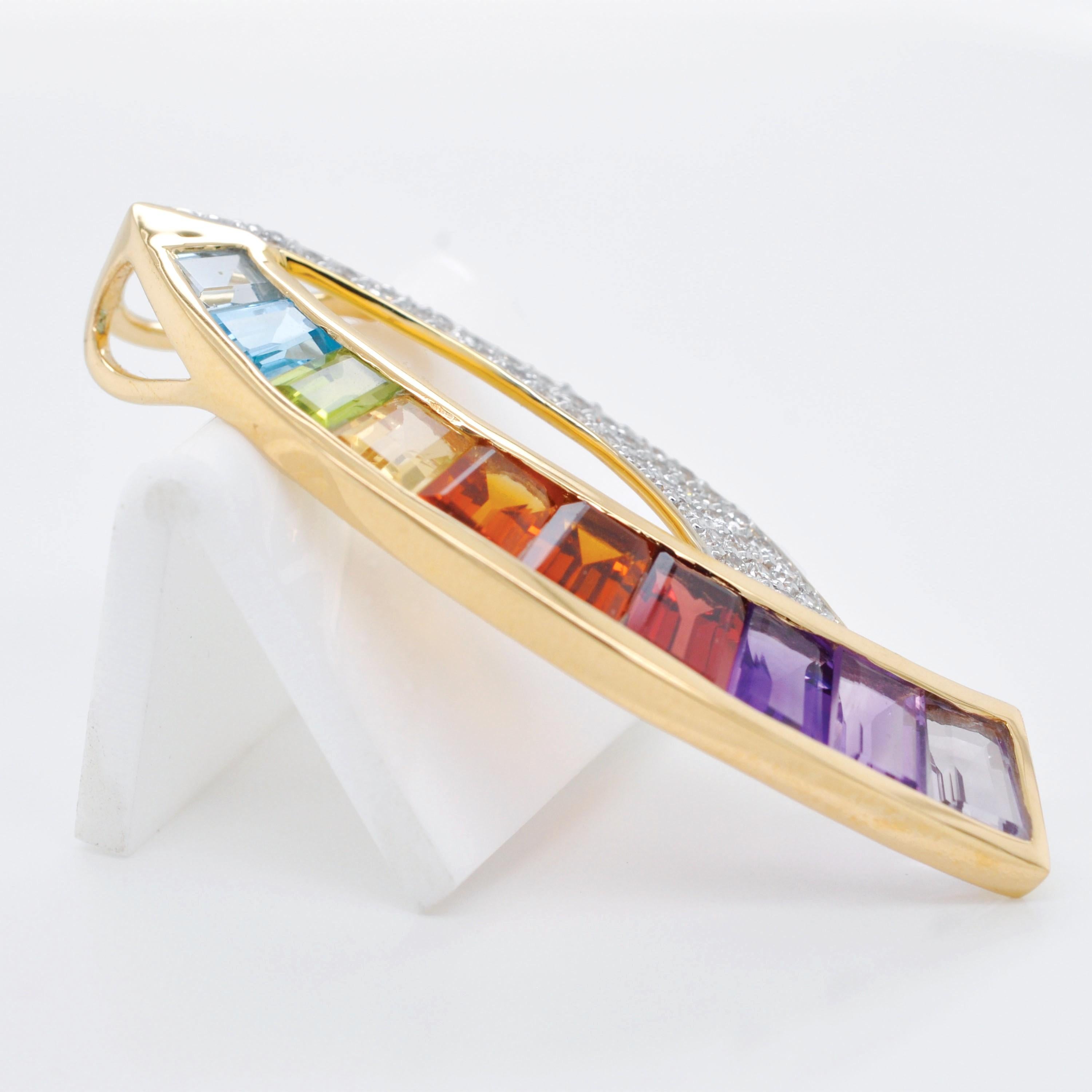 Ciondolo a forma di cono in oro giallo 14K con gemme arcobaleno e diamanti, con una curva moderna. In condizioni Nuovo in vendita a Jaipur, Rajasthan