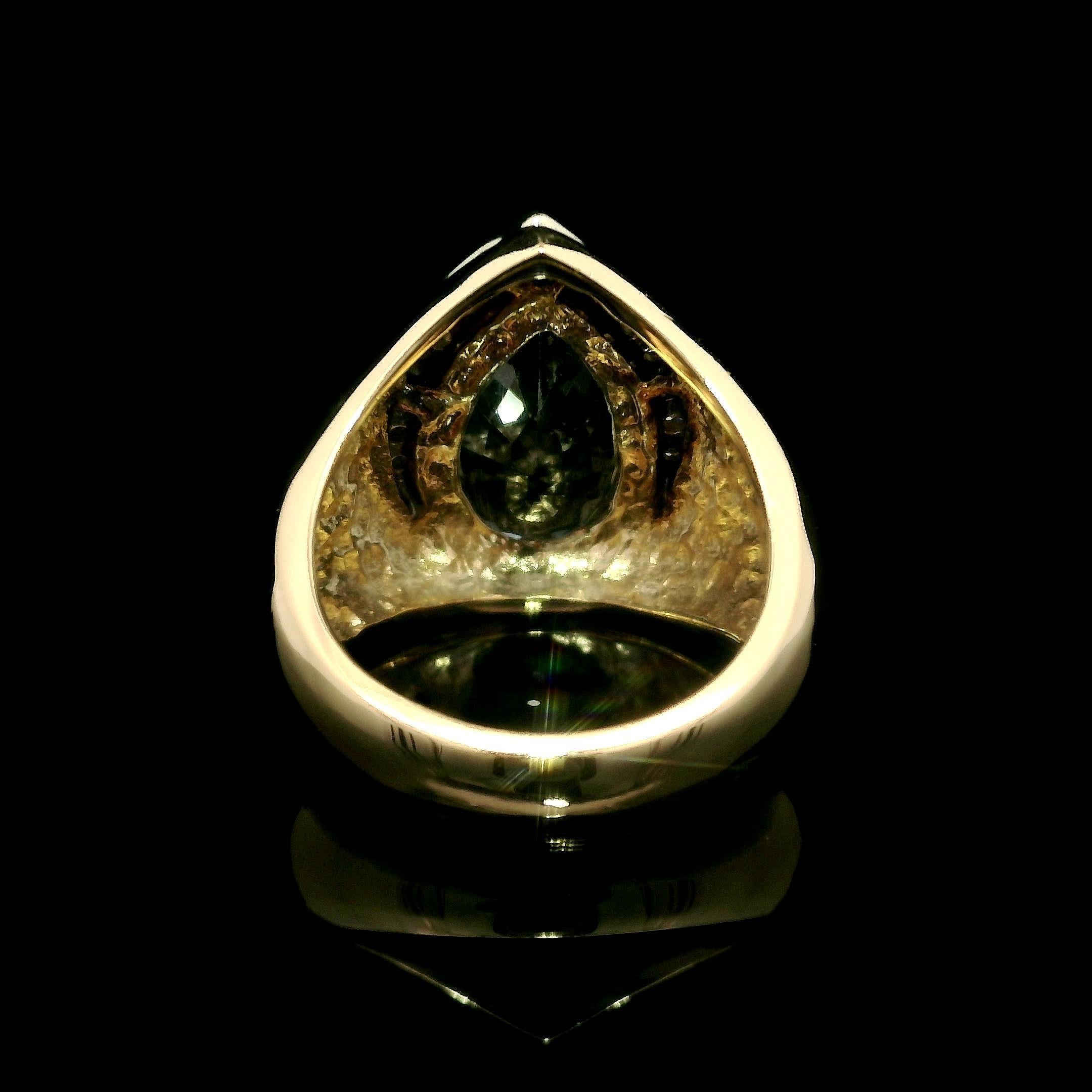 Anello da cocktail a goccia in oro giallo 14k con castone incastonato di topazio blu e diamanti In condizioni ottime in vendita a Montclair, NJ