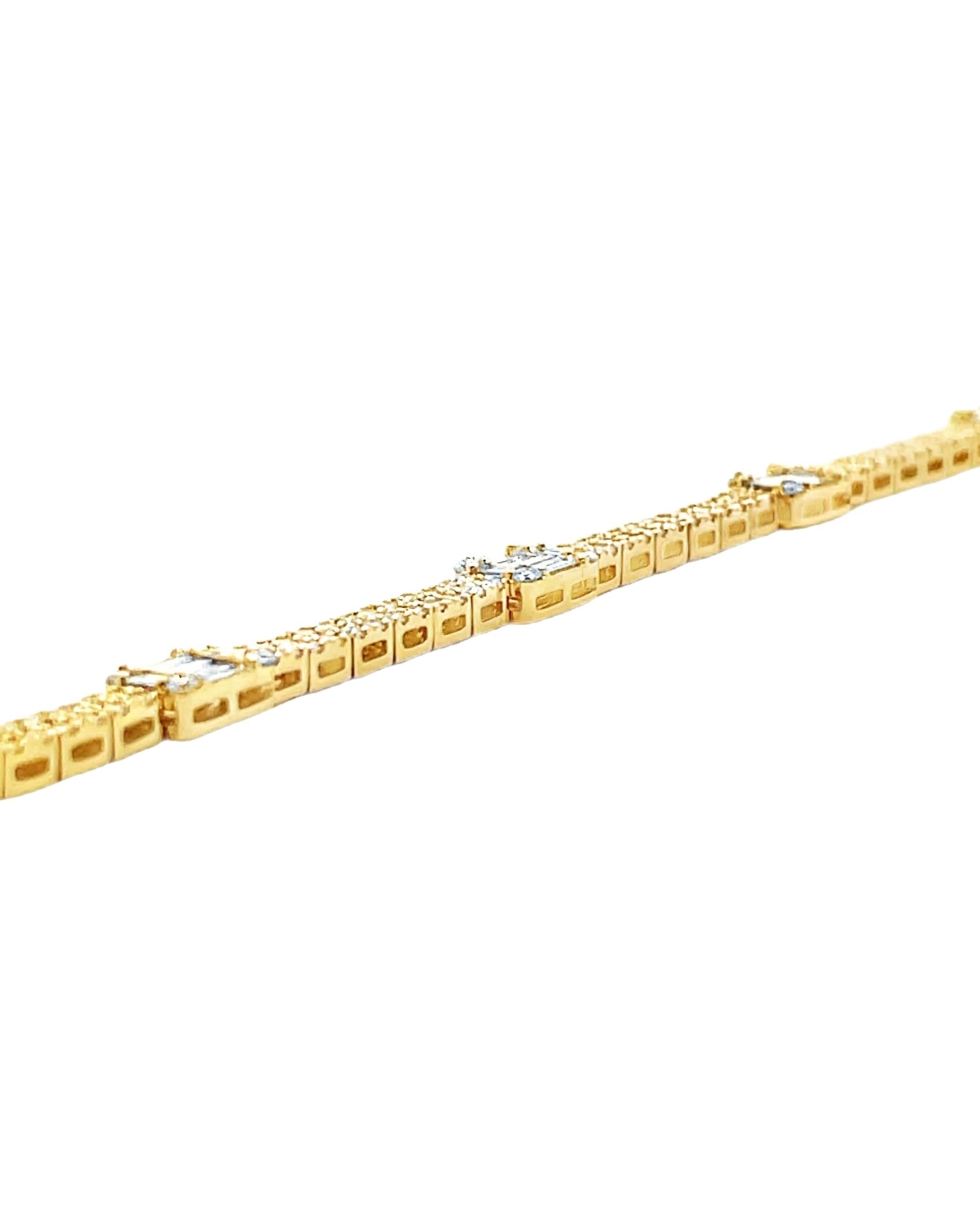 Pulsera de Tenis de Oro Amarillo de 14 K 1,19 qt Baguette y 2,15 qt Diamante Redondo Corte mixto en venta