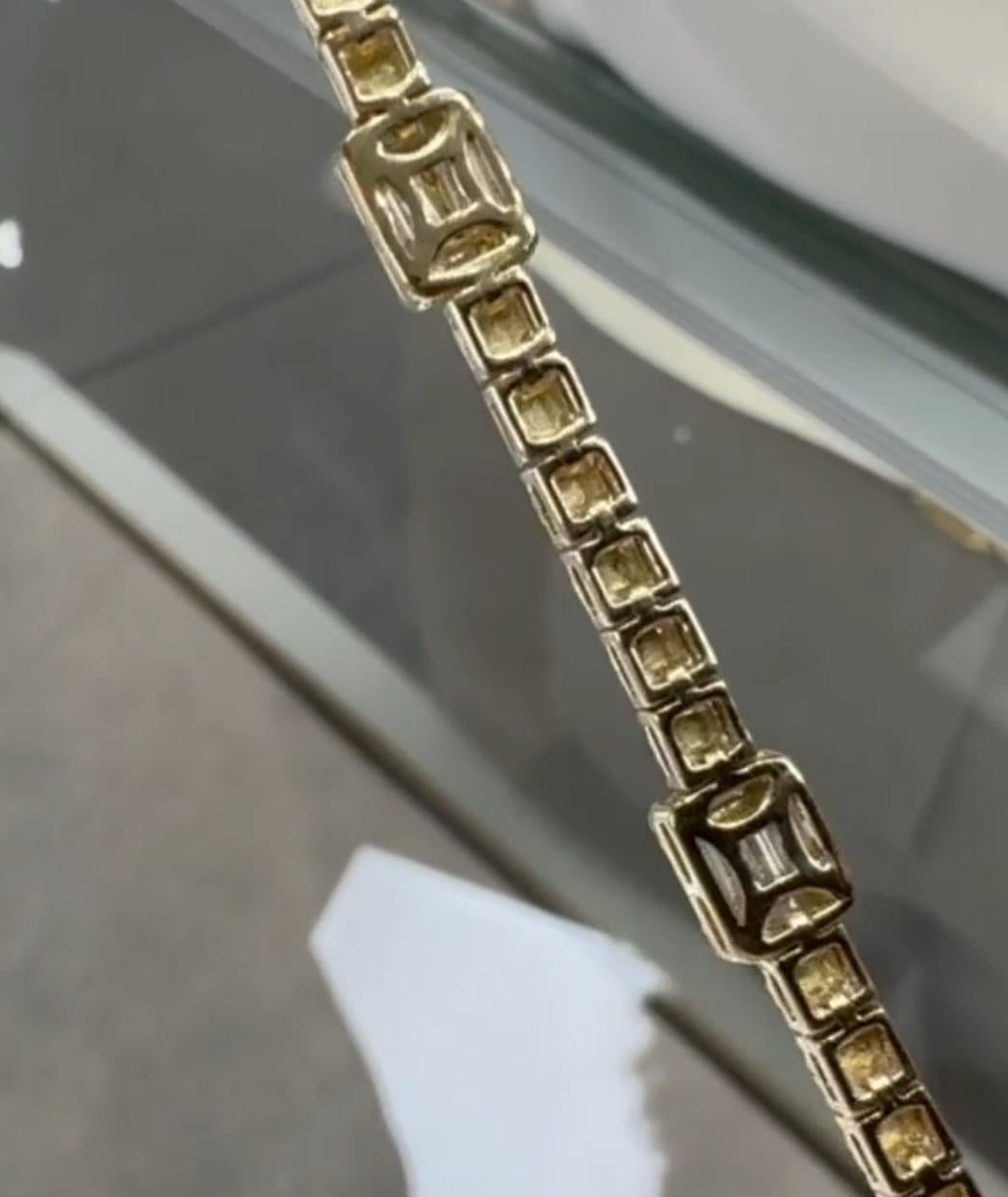 Pulsera de Tenis de Oro Amarillo de 14 K 1,19 qt Baguette y 2,15 qt Diamante Redondo en venta 3
