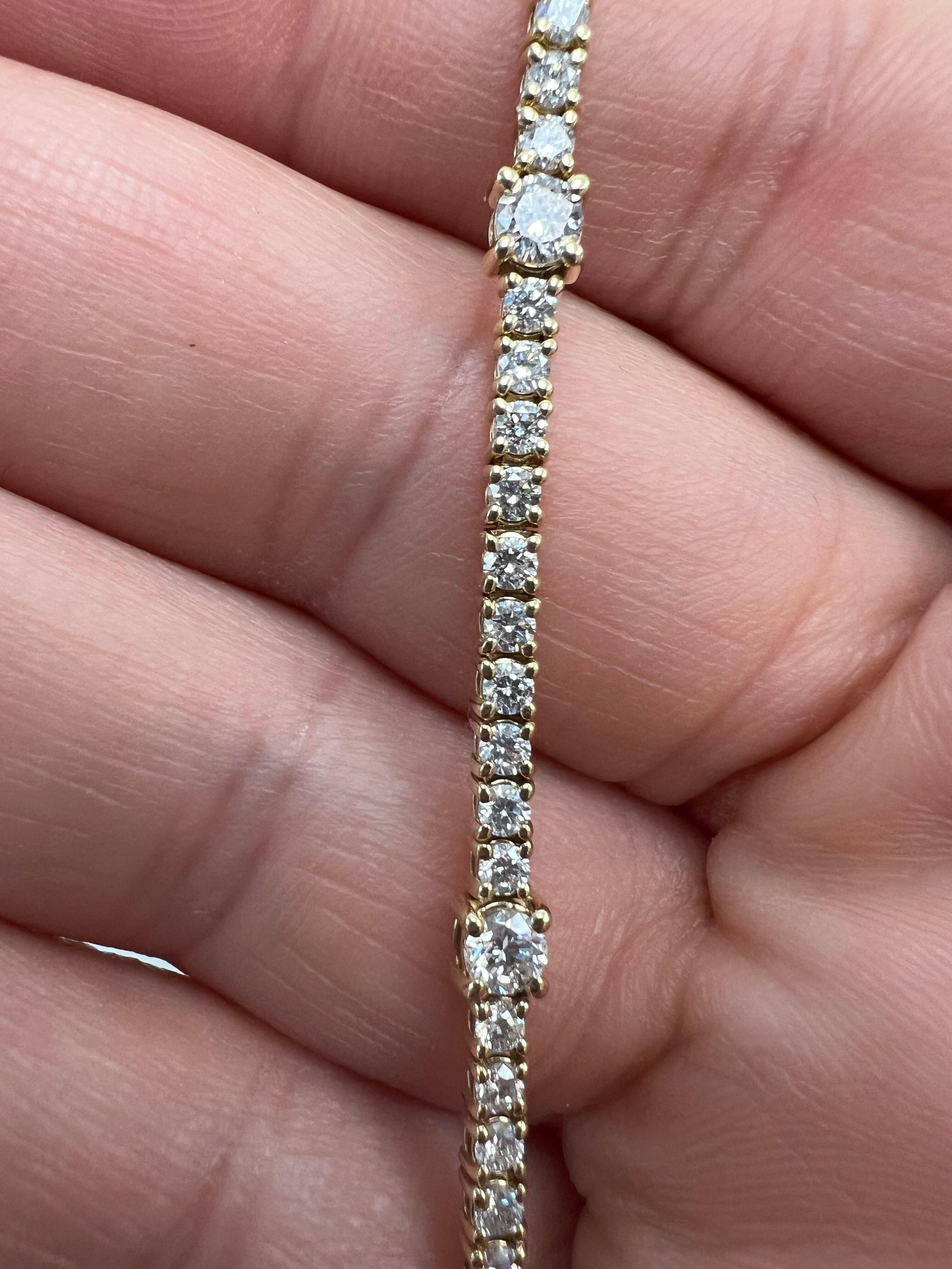 14k Yellow Gold Tennis Bracelet with 5 Bigger Diamonds and a Unique Look In New Condition For Sale In Great Neck, NY