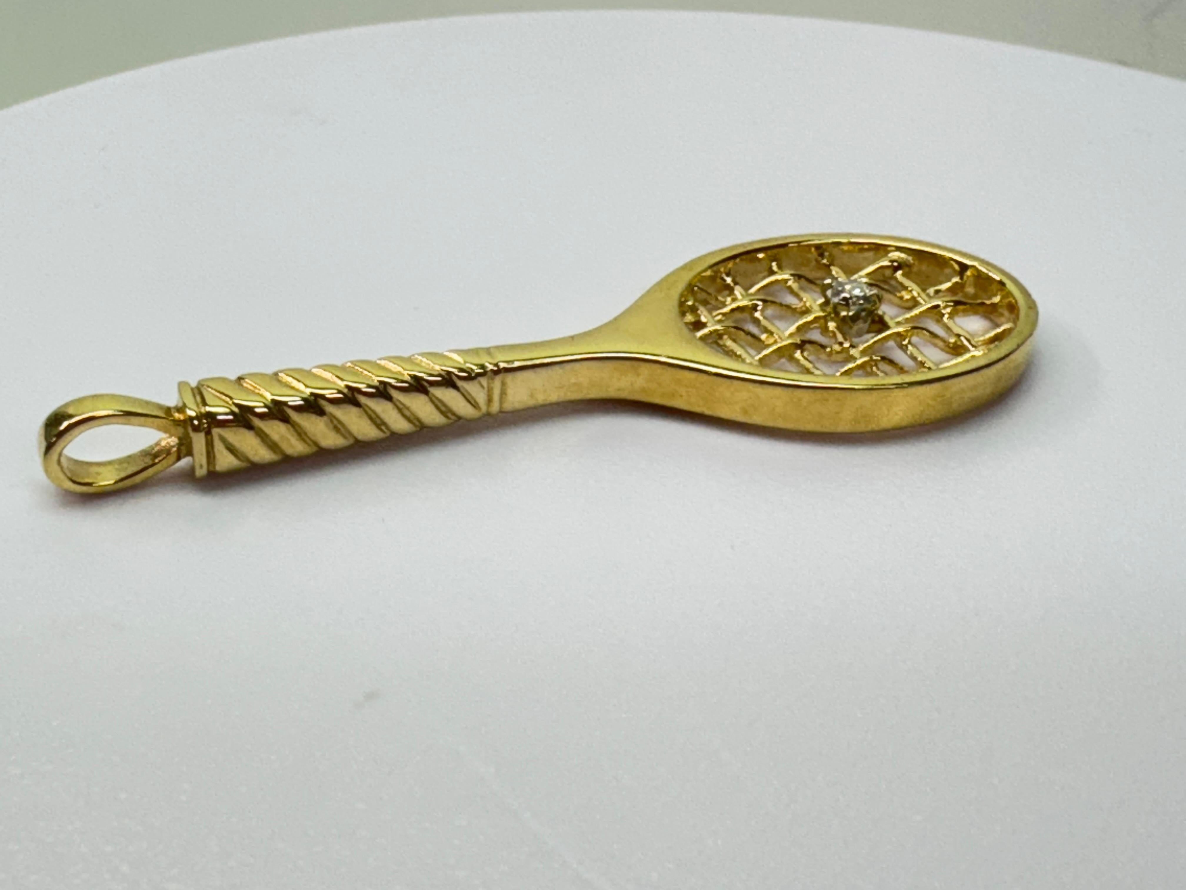Pendentif raquette de tennis en or jaune 14K avec diamant par Incogem en vente 2