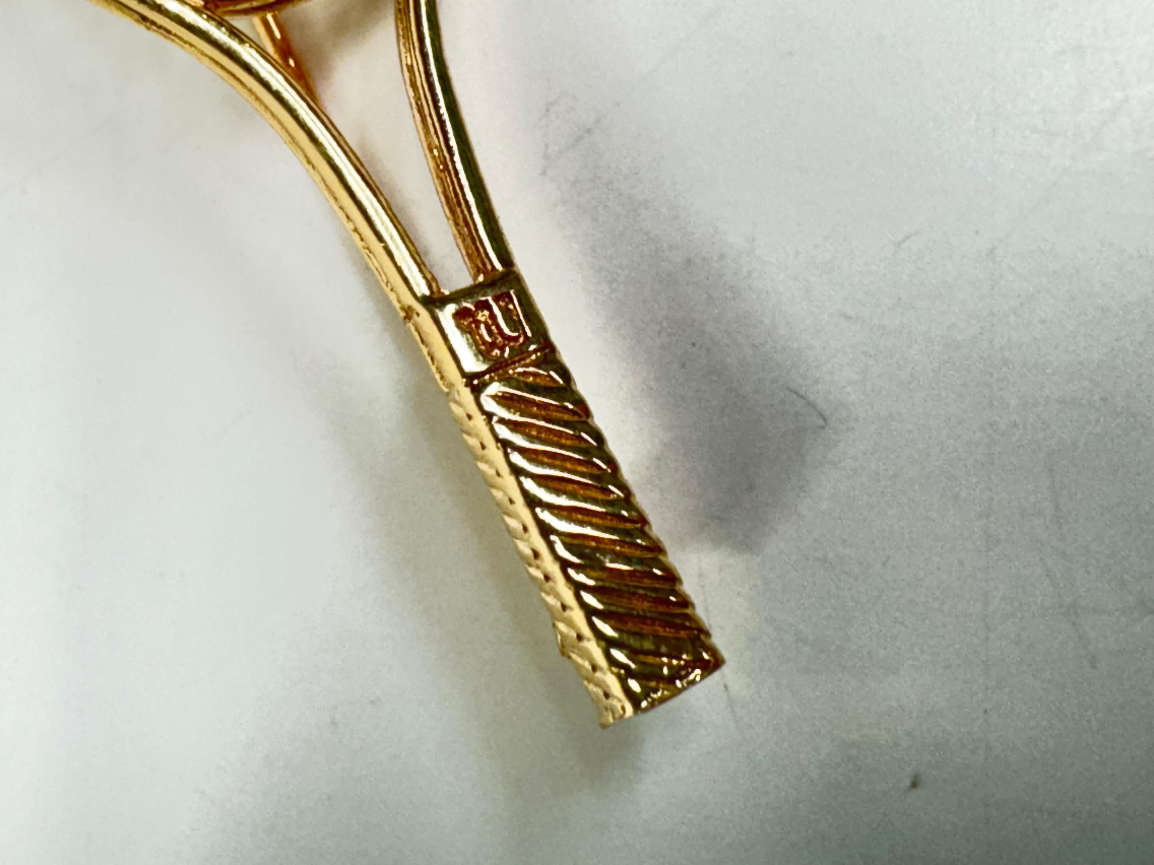 Raquette de tennis en or jaune 14 carats avec broche en perles Unisexe en vente