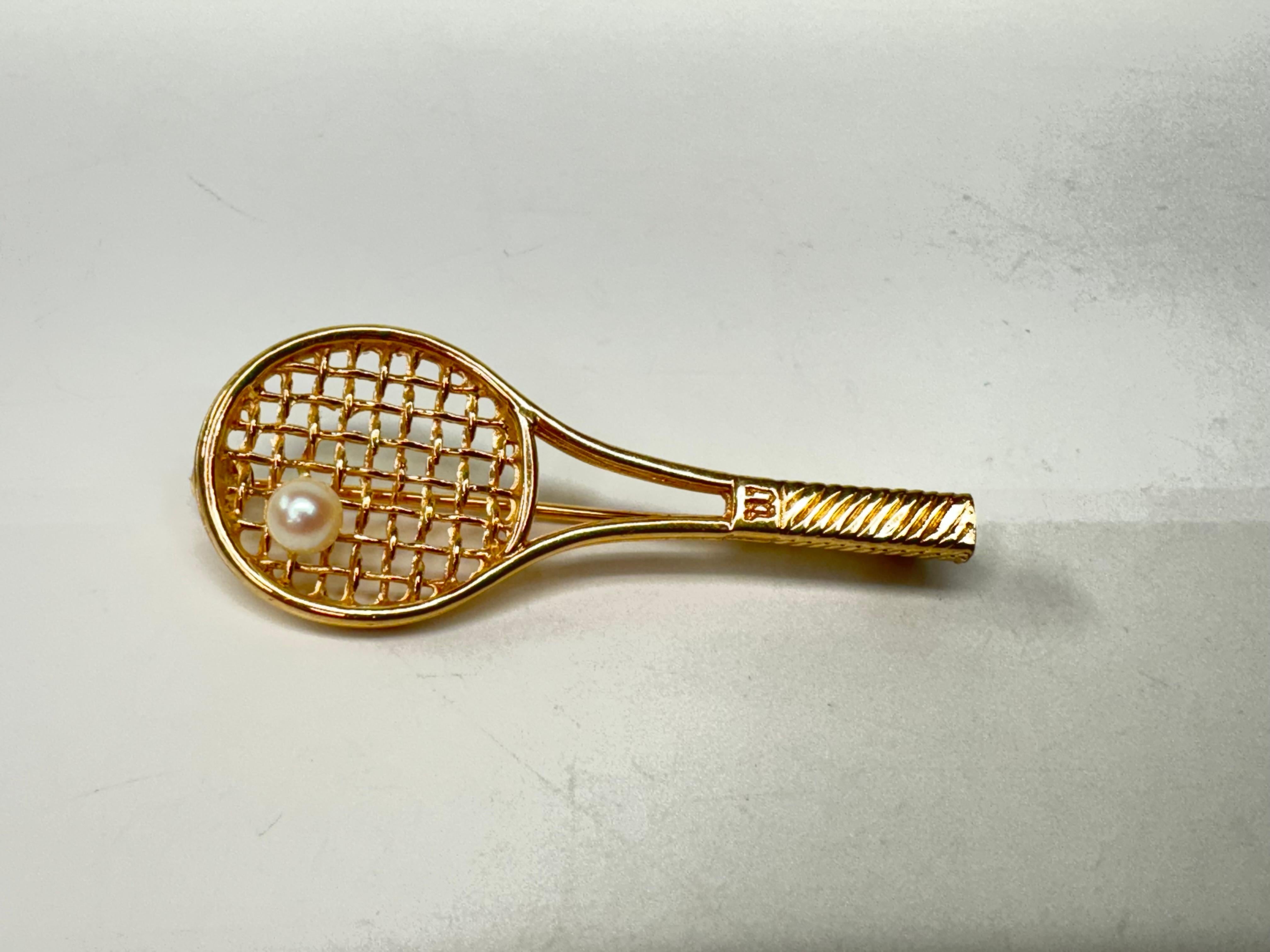 Raquette de tennis en or jaune 14 carats avec broche en perles en vente 1