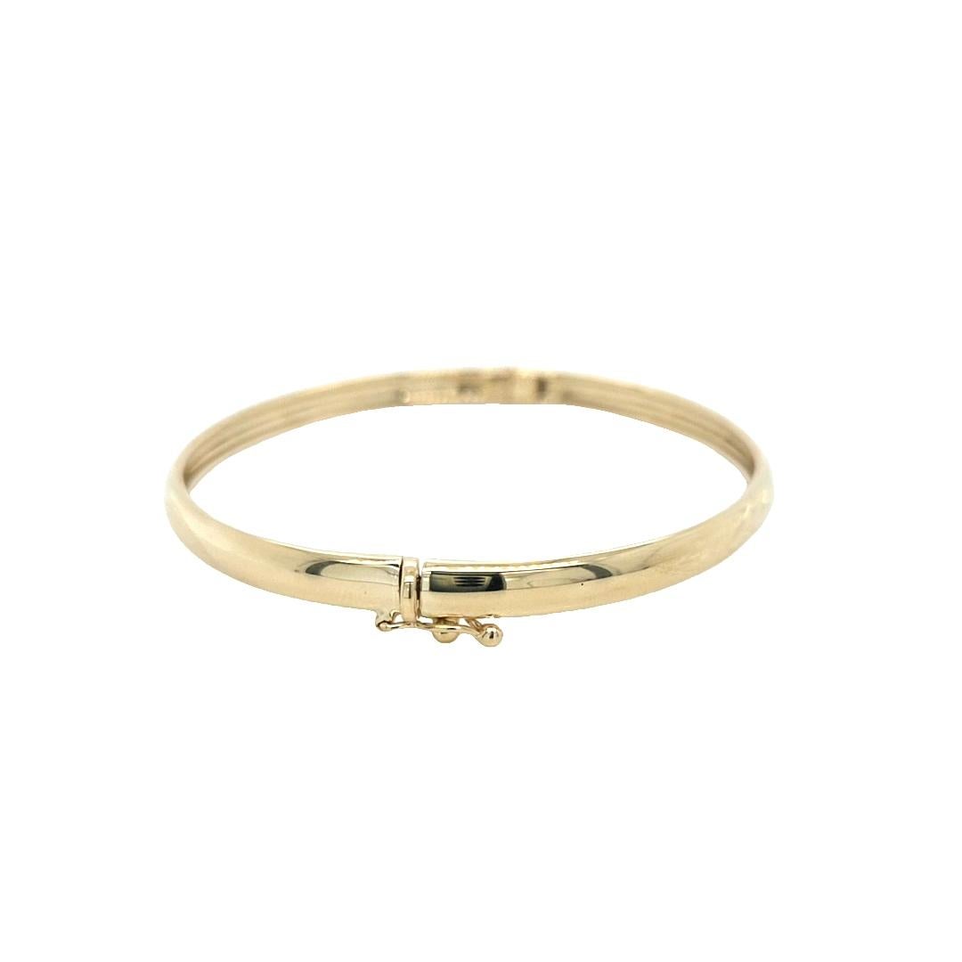 14K Yellow Gold Textured Bangle Bracelet In Good Condition For Sale In Coral Gables, FL