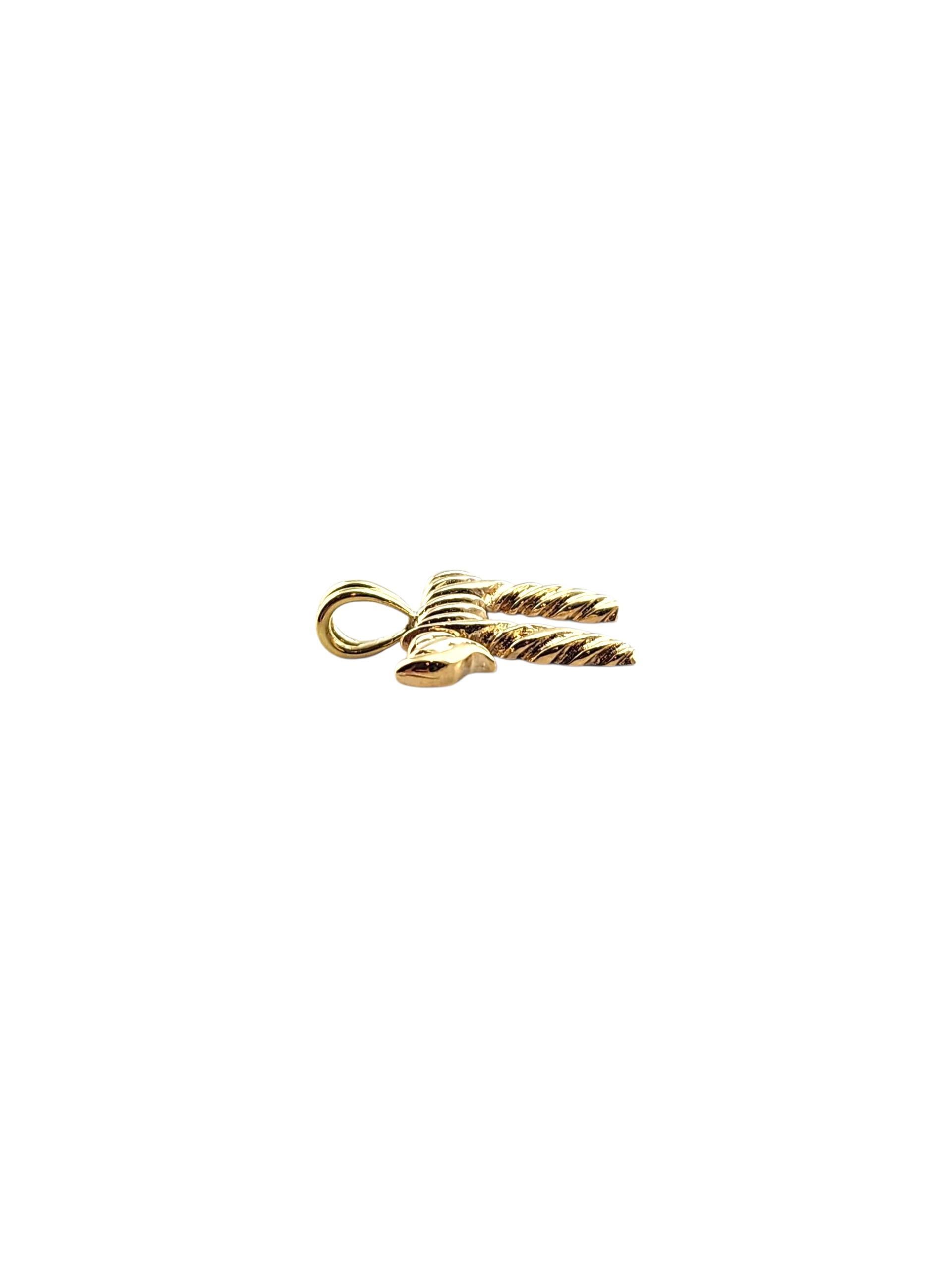 Donna Ciondolo Chai in oro giallo 14K con texture #23445 in vendita