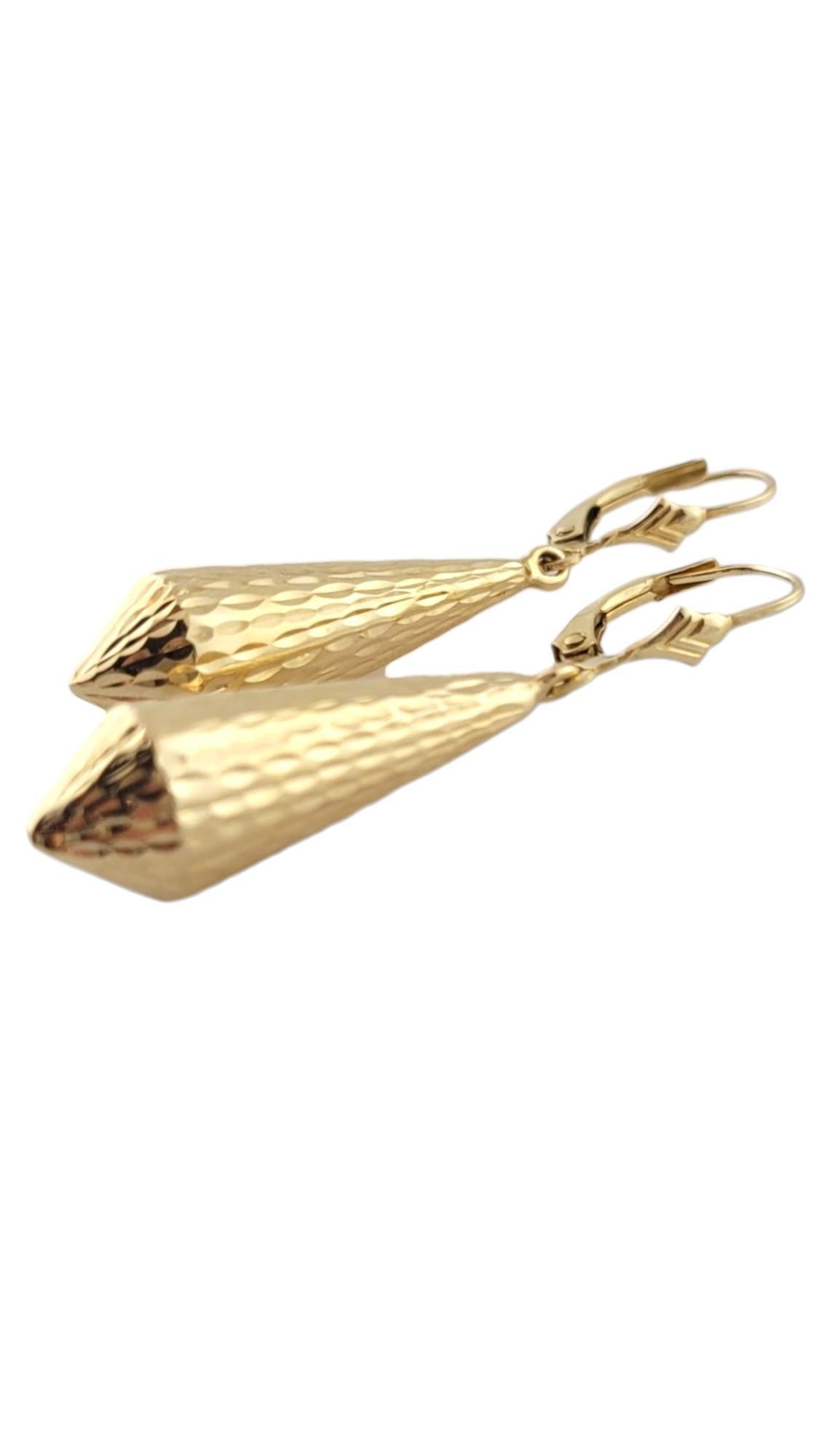 Vintage 14K Yellow Gold Textured Dangle Earrings 

This gorgeous set of textured dangle earrings are crafted from 14K yellow gold for a beautiful finish!

Size: 44.7mm X 10.27mm X 10.27mm

Weight: 2.5 g/ 1.6 dwt

Hallmark: 14K SLC

Very good