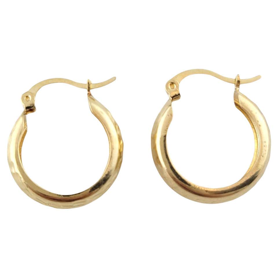 14K Yellow Gold Striped Texture Hoop Earrings #17627 For Sale at 1stDibs